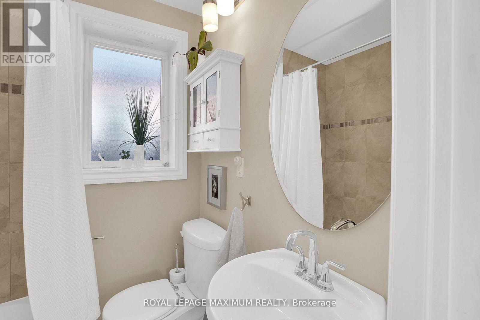 572 Northcliffe Boulevard, Toronto, Ontario  M6E 3L7 - Photo 18 - C12796682