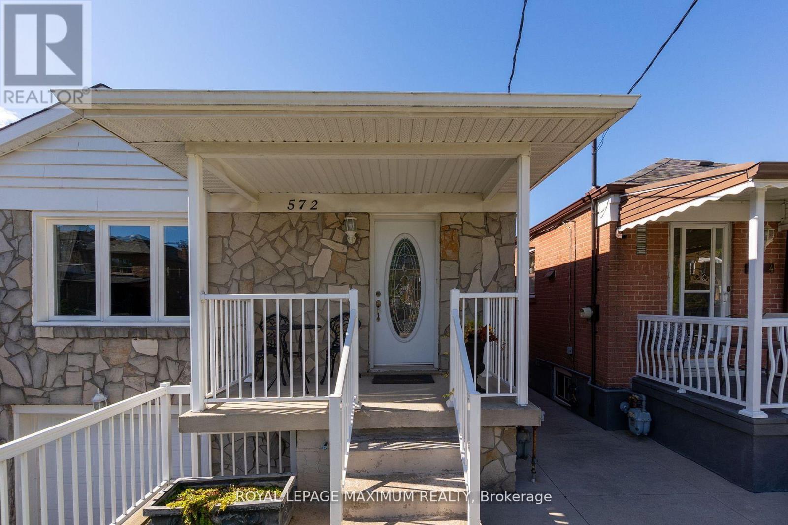 572 Northcliffe Boulevard, Toronto, Ontario  M6E 3L7 - Photo 4 - C12796682