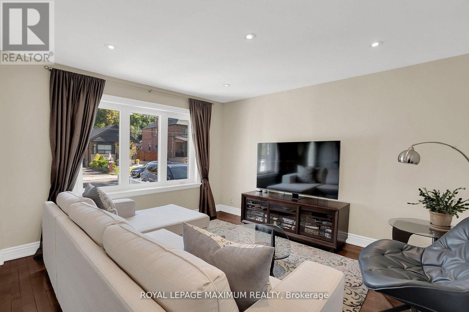 572 Northcliffe Boulevard, Toronto, Ontario  M6E 3L7 - Photo 8 - C12796682