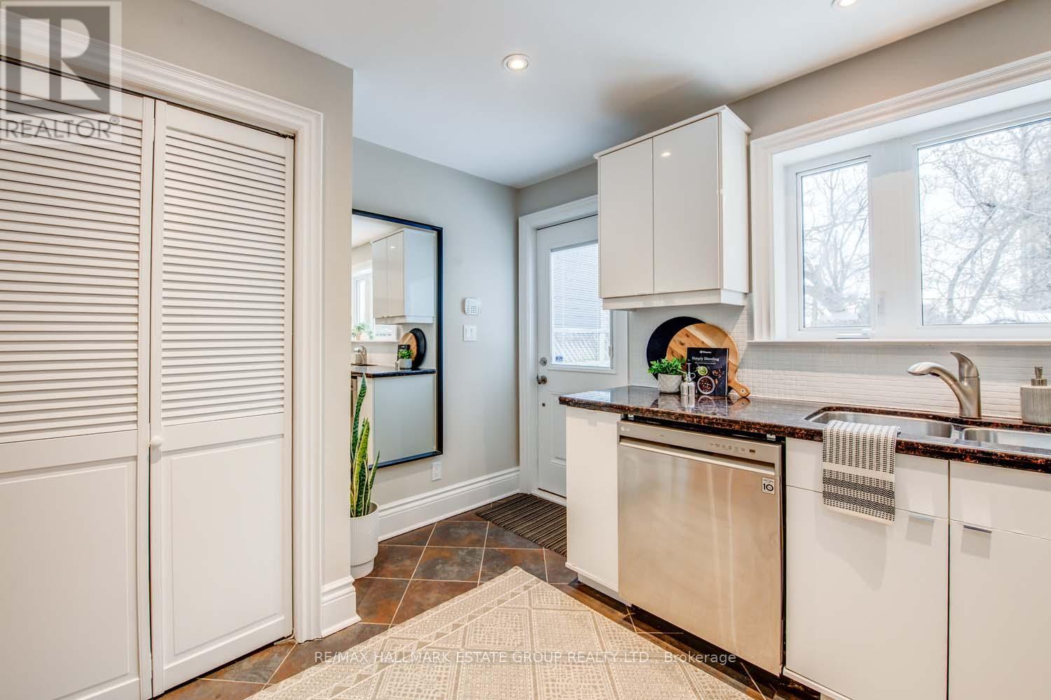 418 Jones Avenue, Toronto, Ontario  M4J 3G3 - Photo 12 - E12796674