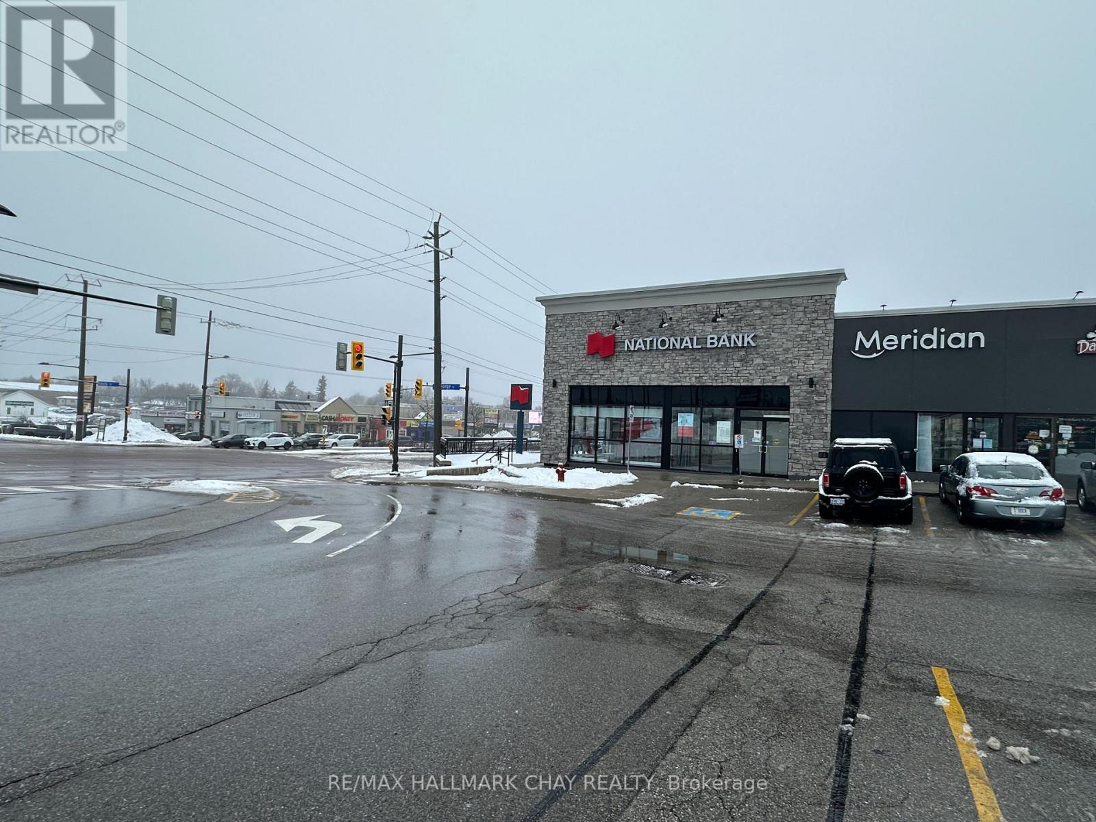 13 - 72 Davis Drive, Newmarket, Ontario  L3Y 7T7 - Photo 2 - N12796650