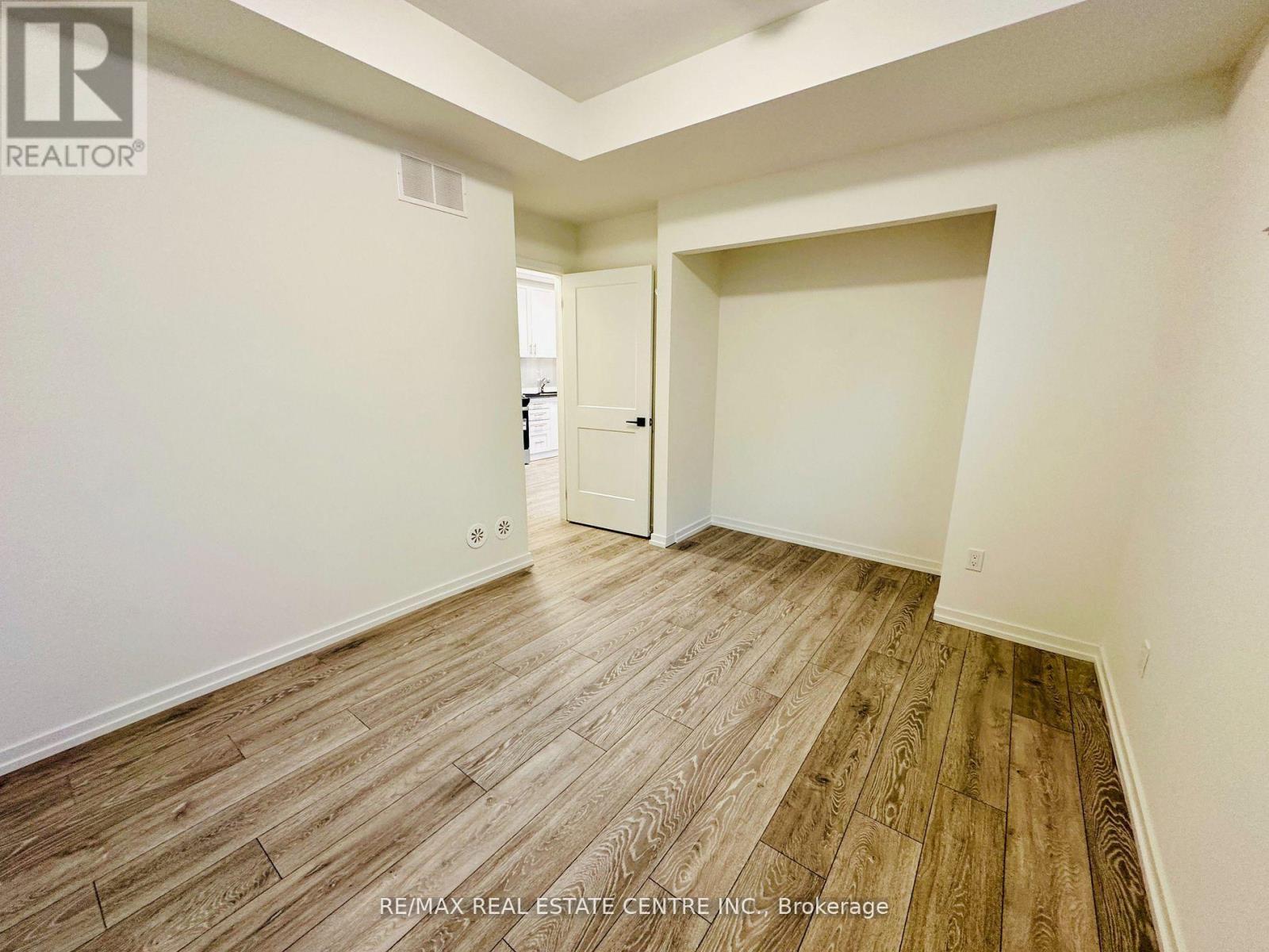 14 - 20 Lytham Green Circle, Newmarket (Glenway Estates), Ontario  L3Y 0H4 - Photo 8 - N12658716