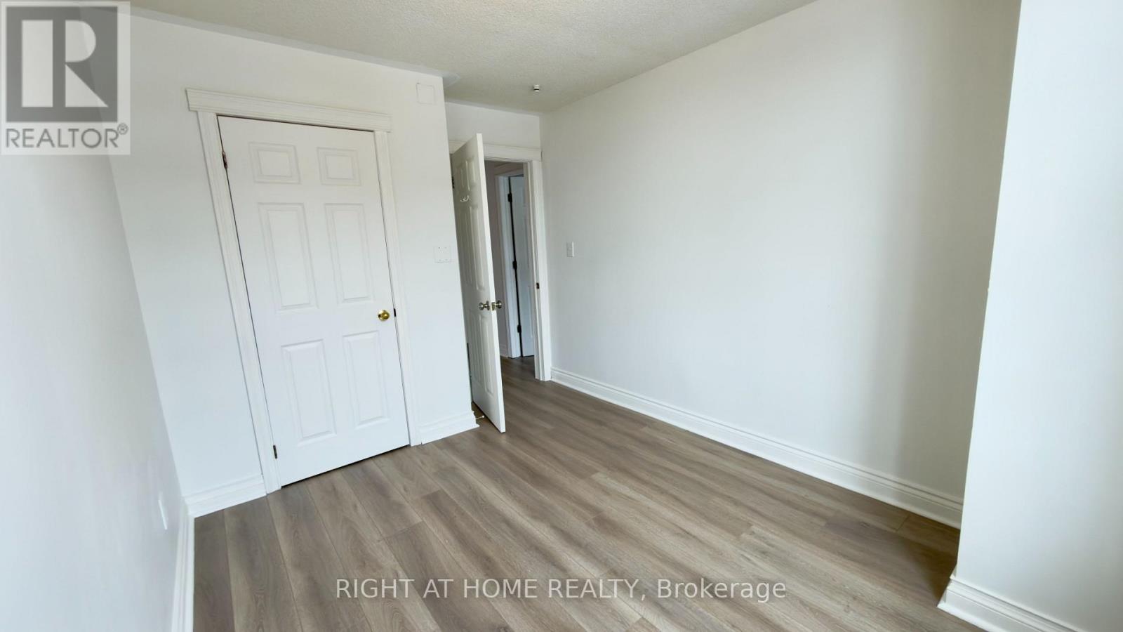 3801 Forest Bluff Crescent, Mississauga, Ontario  L5N 7T8 - Photo 16 - W12796446