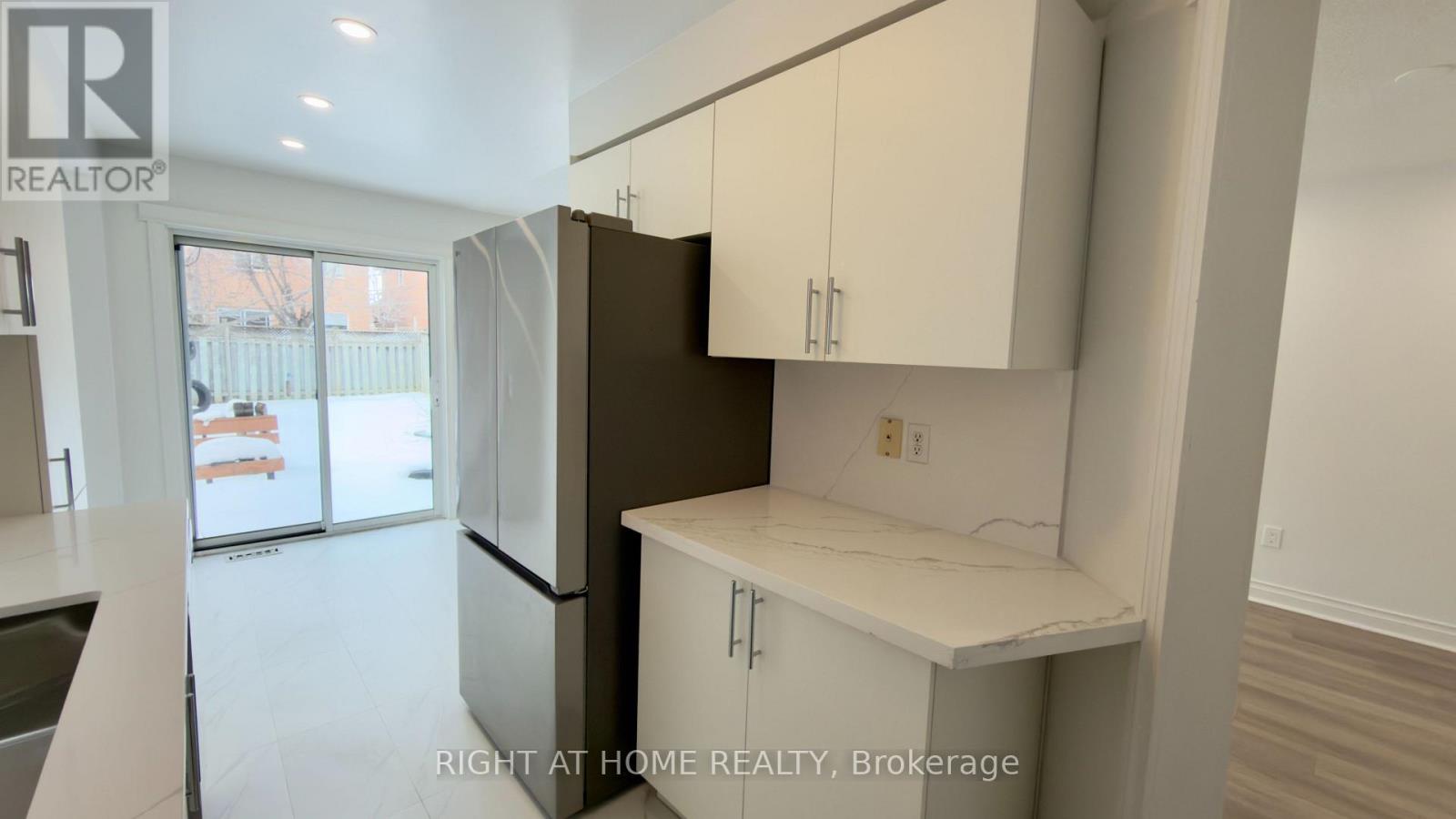 3801 Forest Bluff Crescent, Mississauga, Ontario  L5N 7T8 - Photo 13 - W12796446