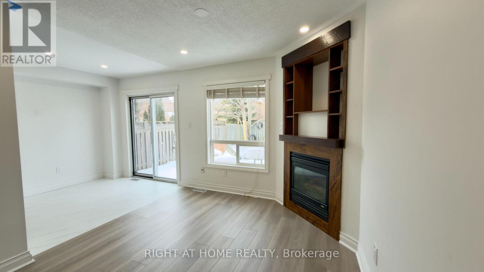 3801 Forest Bluff Crescent, Mississauga, Ontario  L5N 7T8 - Photo 9 - W12796446