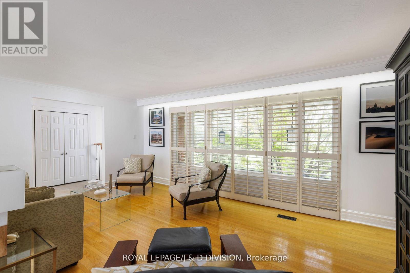 27 Paramount Court, Toronto, Ontario  M6M 2L3 - Photo 10 - W12796622