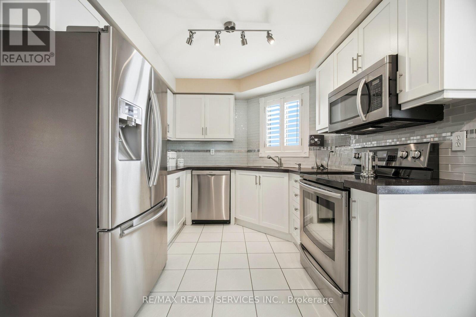 26 Hamilton Crescent, Halton Hills, Ontario  L7G 5R8 - Photo 10 - W12796624