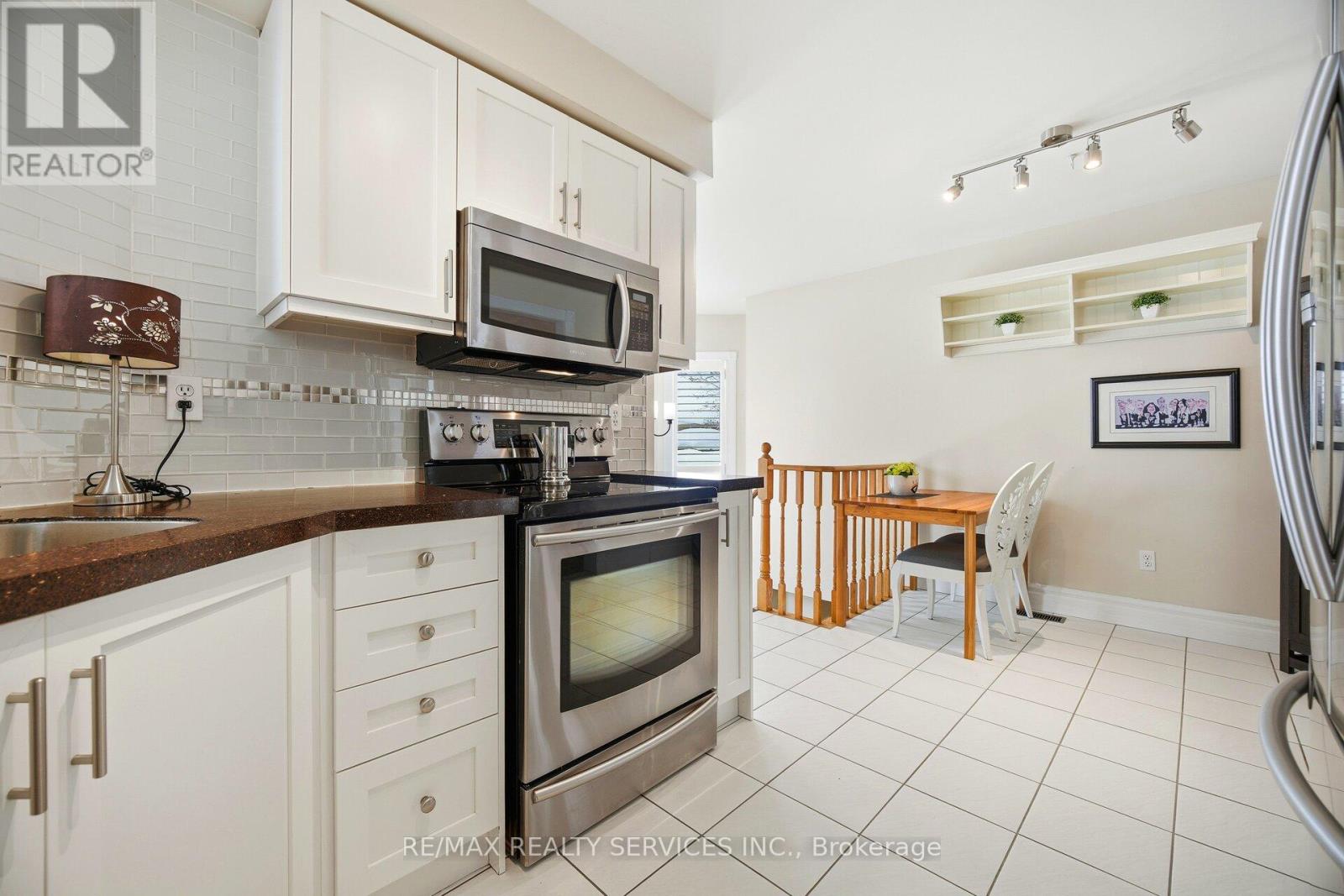 26 Hamilton Crescent, Halton Hills, Ontario  L7G 5R8 - Photo 11 - W12796624