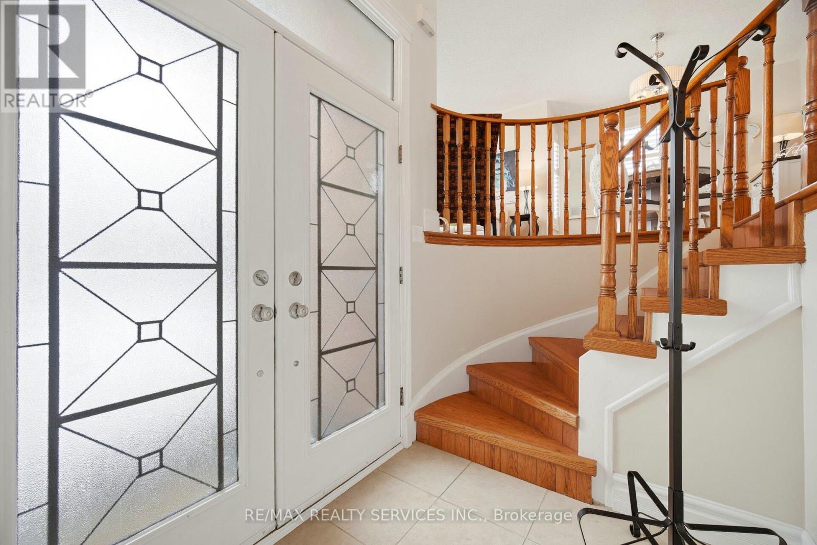 26 Hamilton Crescent, Halton Hills, Ontario  L7G 5R8 - Photo 5 - W12796624