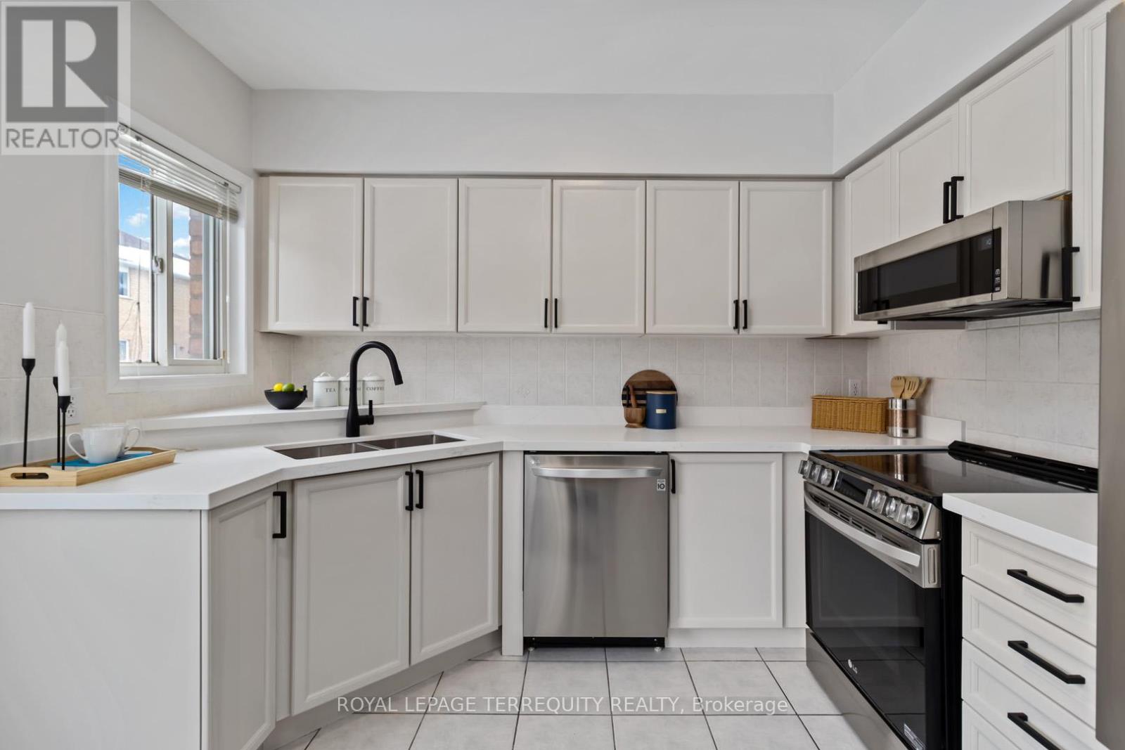 1096 Galesway Boulevard, Mississauga, Ontario  L5V 2T6 - Photo 12 - W12796656