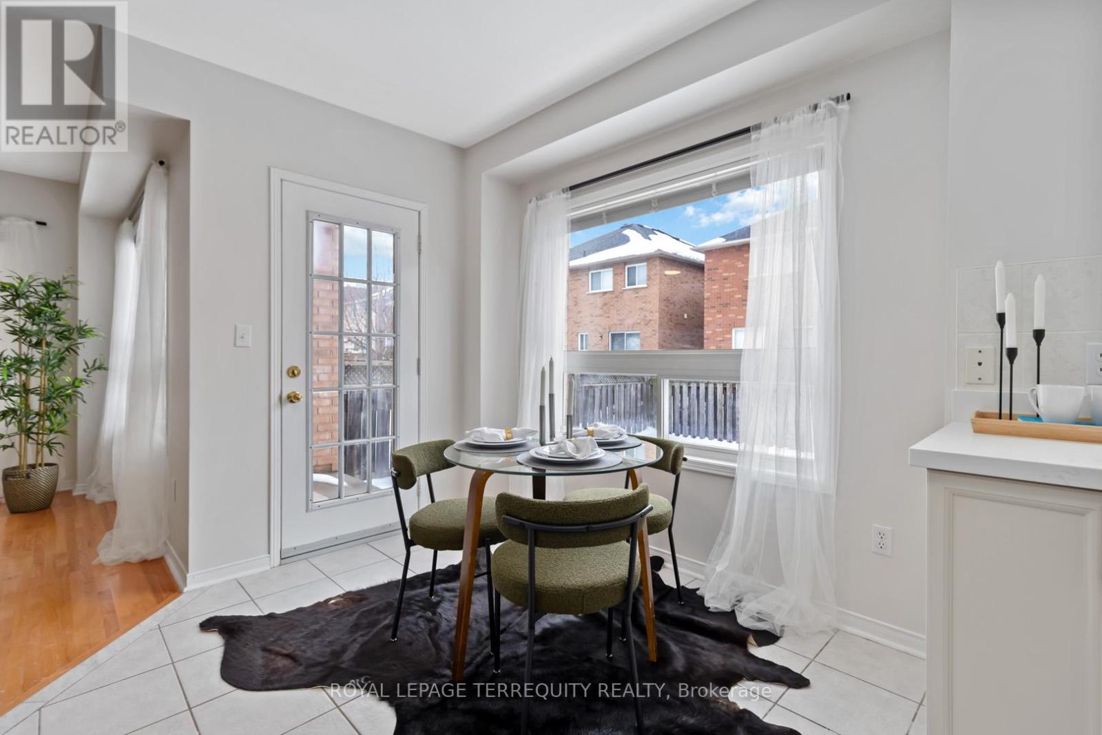 1096 Galesway Boulevard, Mississauga, Ontario  L5V 2T6 - Photo 13 - W12796656