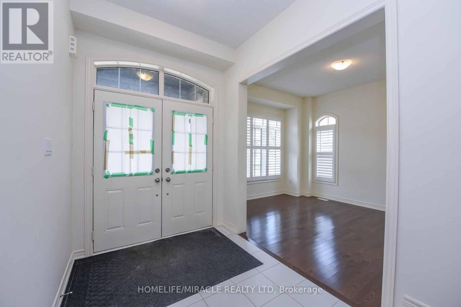 19 Ezra Crescent, Brampton, Ontario  L7A 5A6 - Photo 2 - W12796678