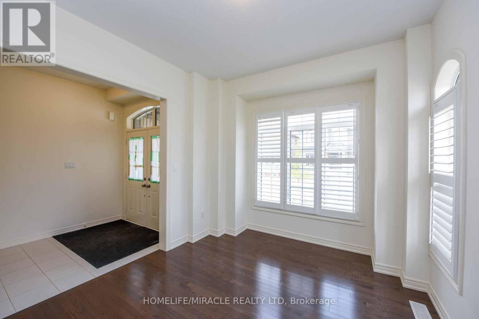 19 Ezra Crescent, Brampton, Ontario  L7A 5A6 - Photo 5 - W12796678