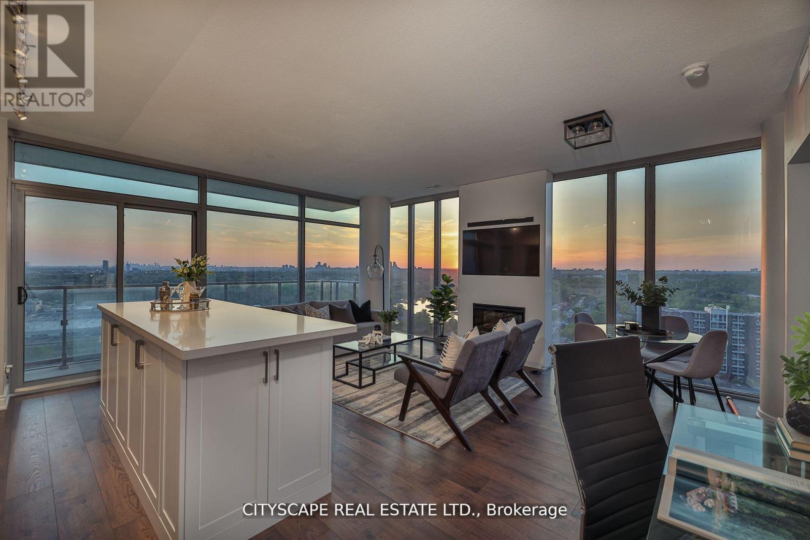 2810 - 105 THE QUEENSWAY AVENUE, Toronto, Ontario