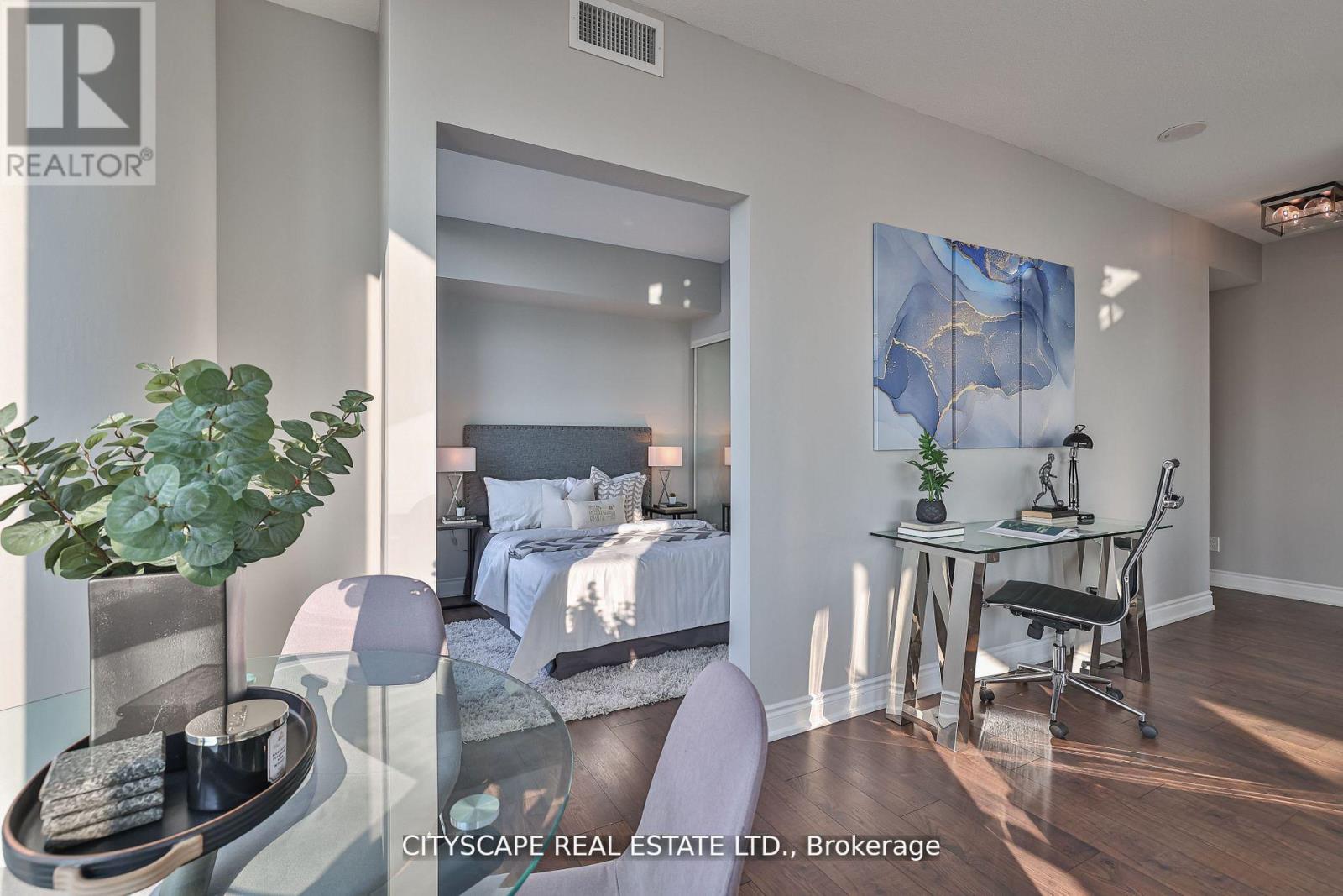 2810 - 105 The Queensway Avenue, Toronto, Ontario  M6S 5B5 - Photo 16 - W12796686