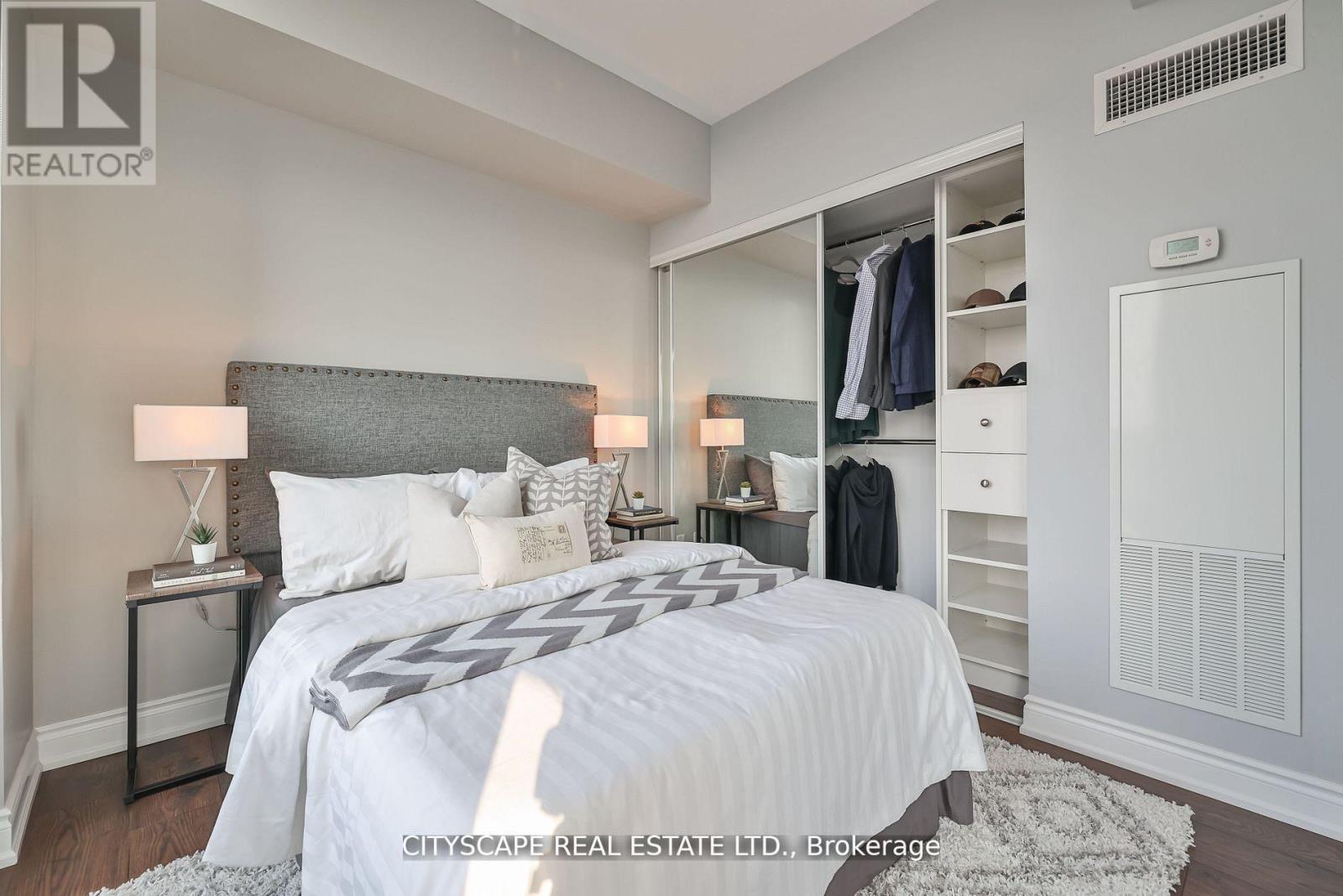 2810 - 105 The Queensway Avenue, Toronto, Ontario  M6S 5B5 - Photo 18 - W12796686