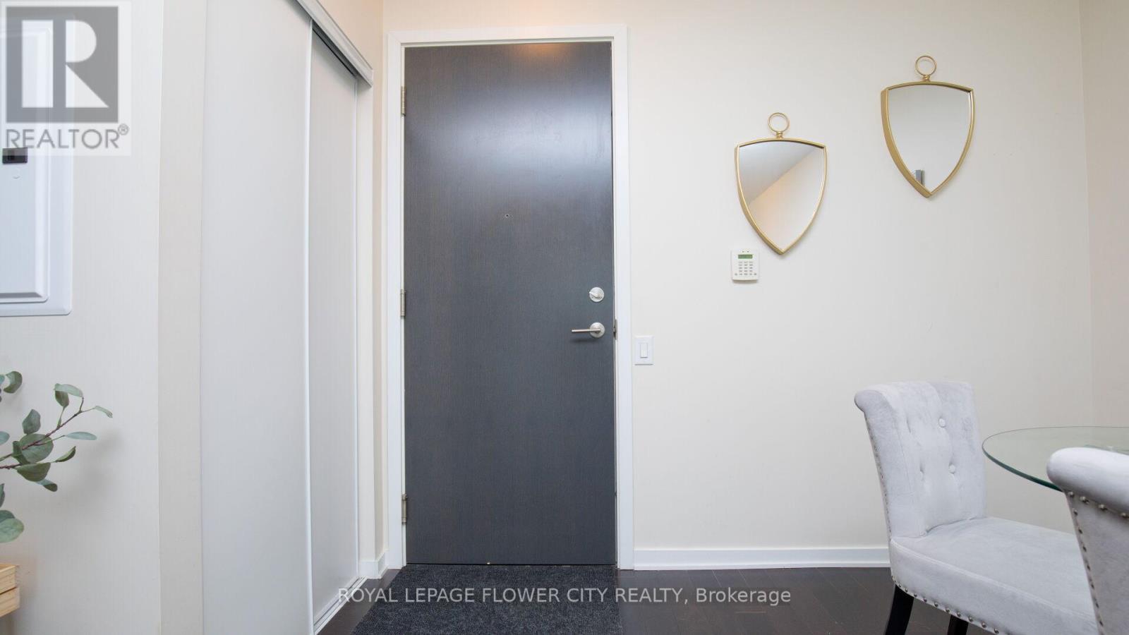 415 - 105 The Queensway Avenue, Toronto, Ontario  M6S 5B5 - Photo 18 - W12796694