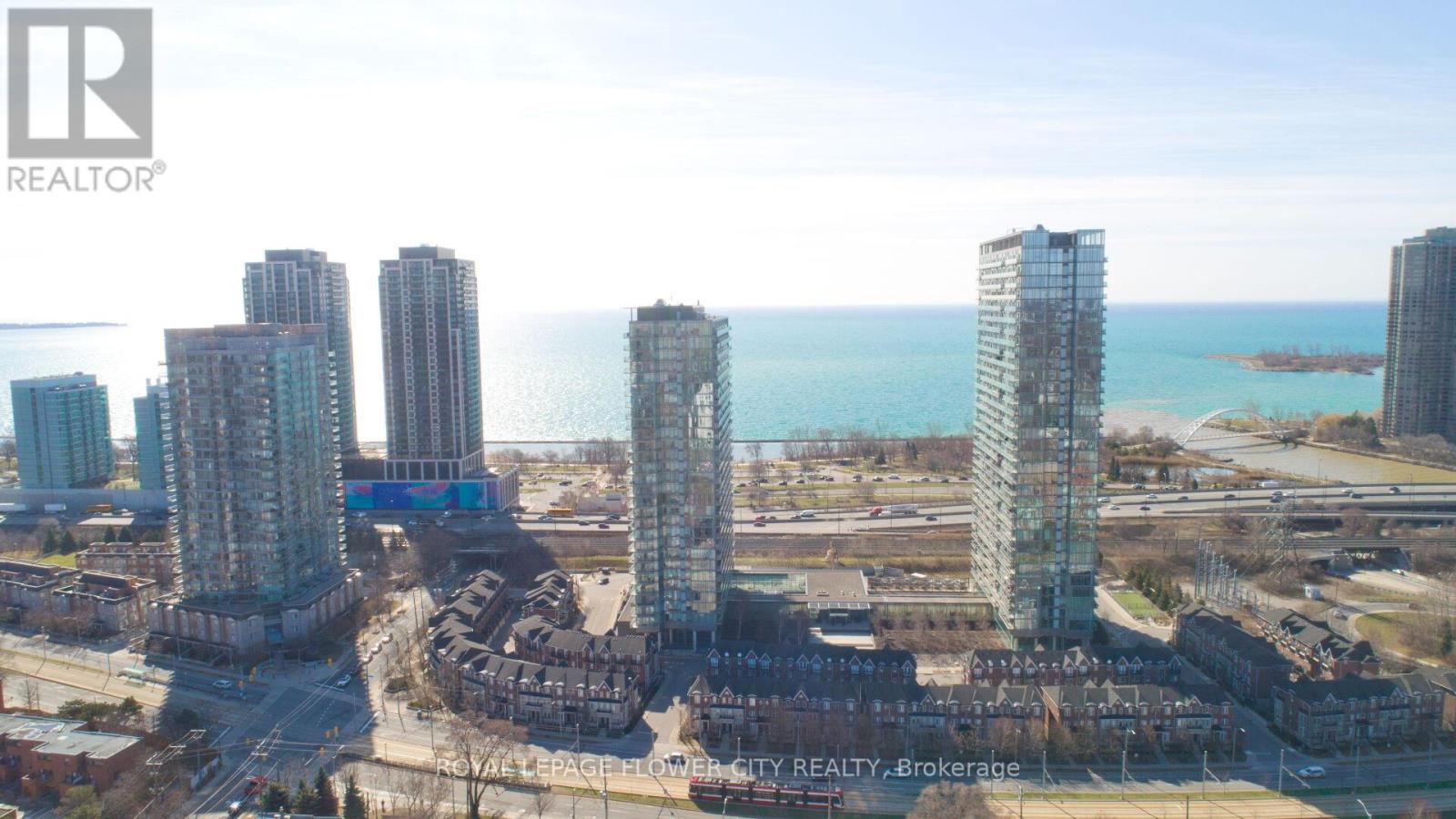 415 - 105 The Queensway Avenue, Toronto, Ontario  M6S 5B5 - Photo 2 - W12796694