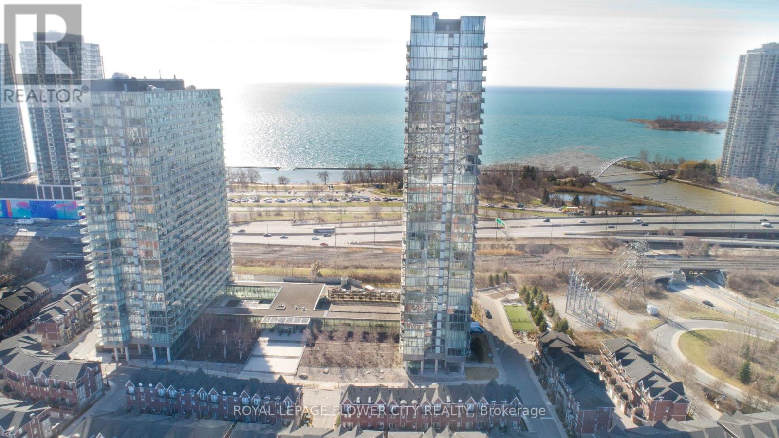 415 - 105 The Queensway Avenue, Toronto, Ontario  M6S 5B5 - Photo 8 - W12796694