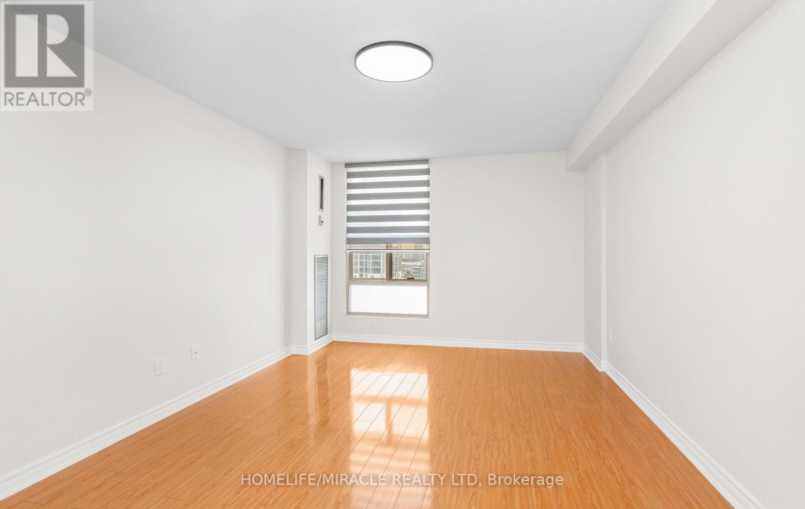 1102 - 15 Kensington Road, Brampton, Ontario  L6T 3W2 - Photo 8 - W12796696