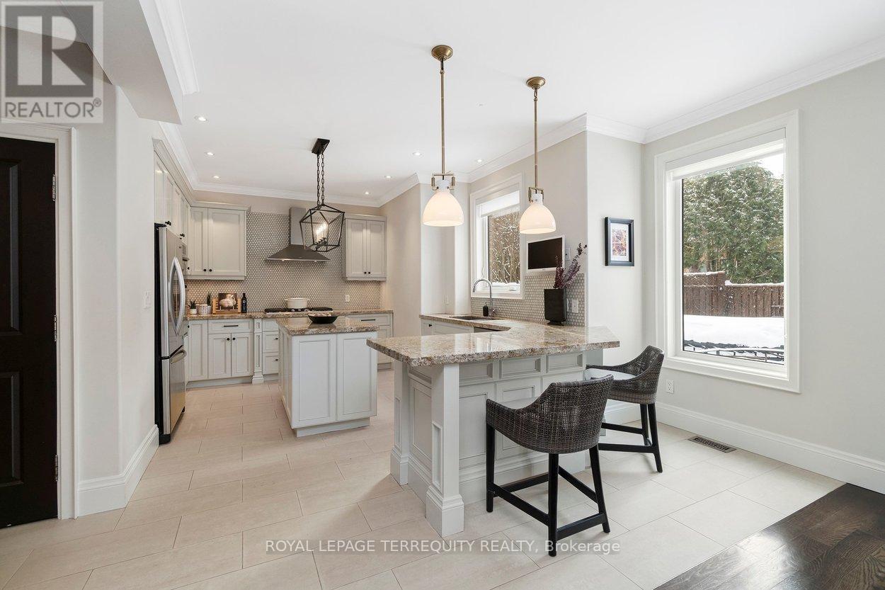 12 Elliott Avenue, Toronto, Ontario  M8X 2P8 - Photo 14 - W12796720