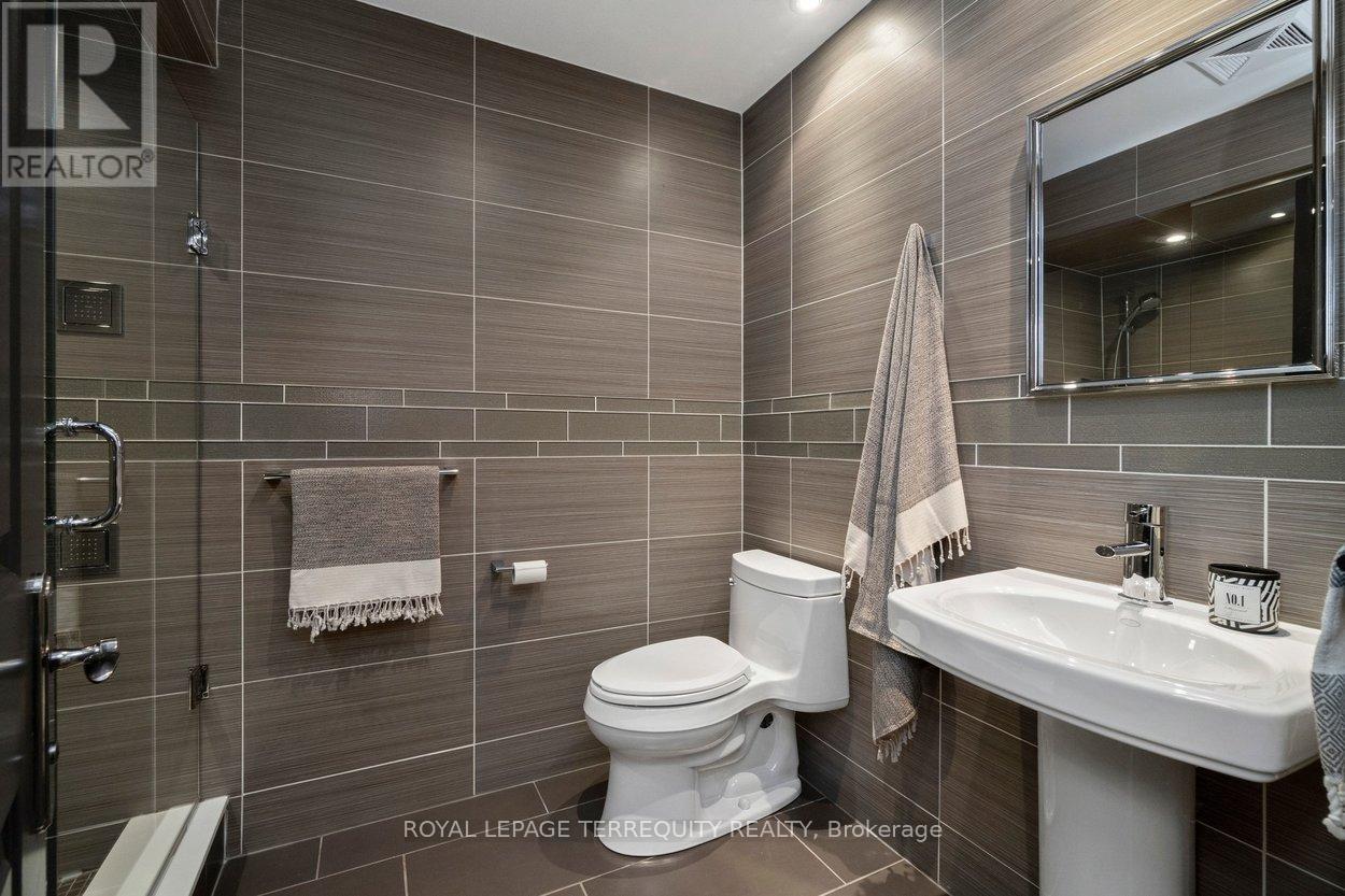 12 Elliott Avenue, Toronto, Ontario  M8X 2P8 - Photo 38 - W12796720