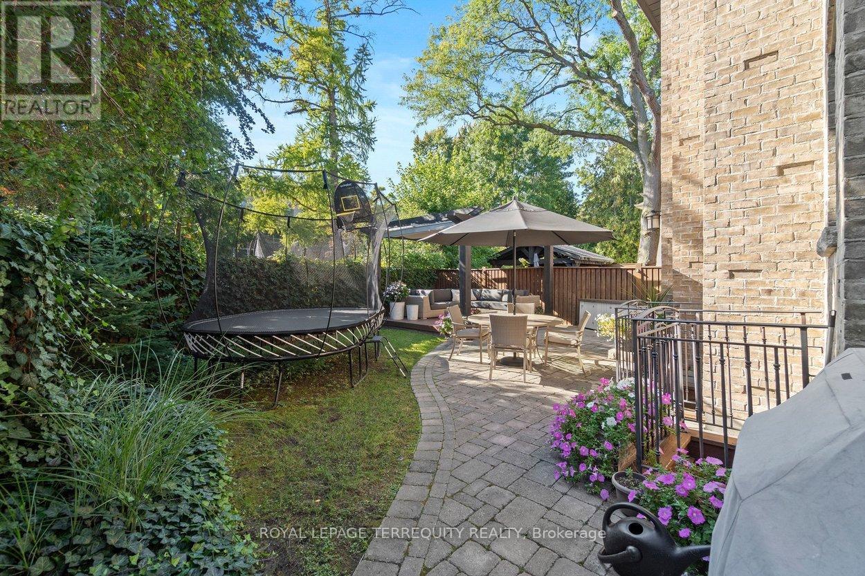 12 Elliott Avenue, Toronto, Ontario  M8X 2P8 - Photo 40 - W12796720