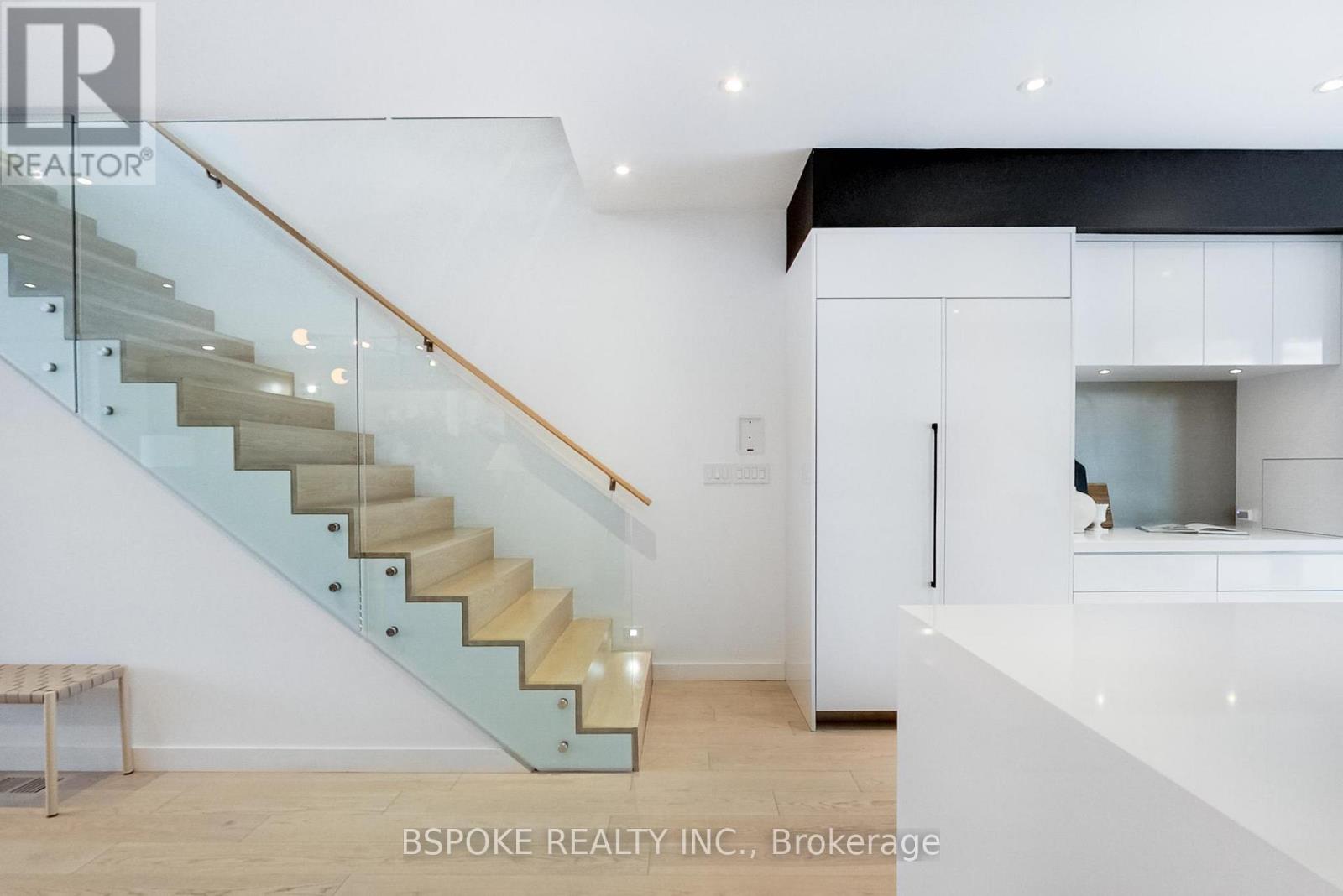 270 Indian Grove, Toronto, Ontario  M6P 2H5 - Photo 16 - W12796730