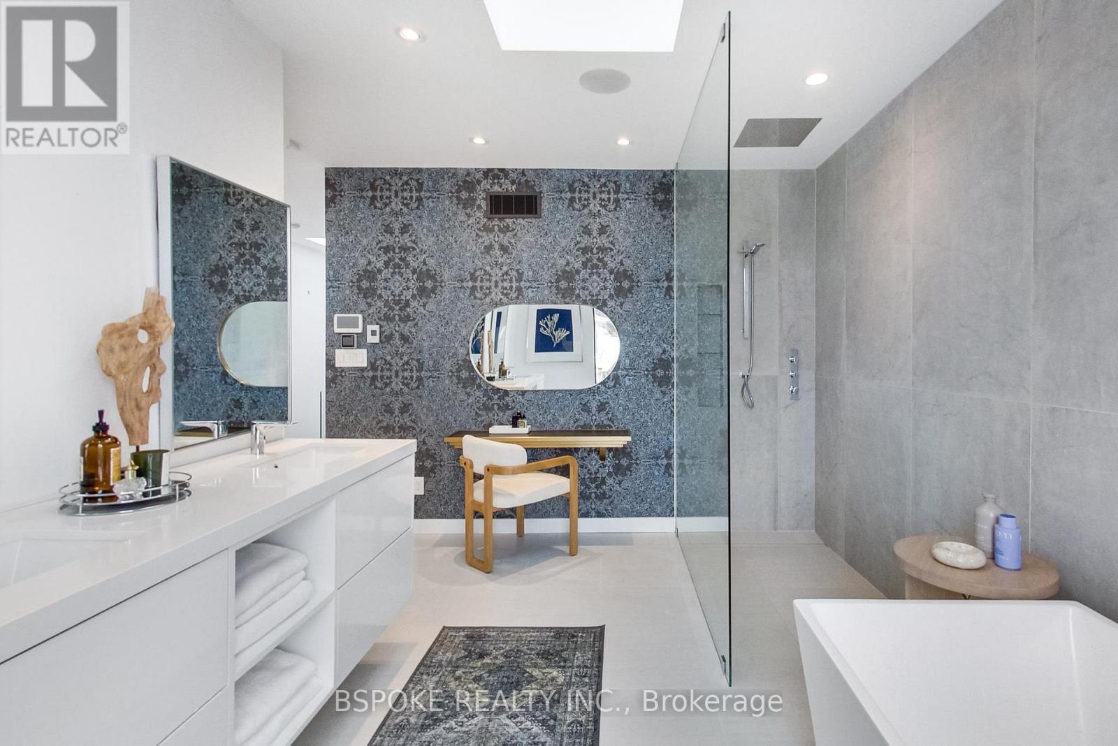 270 Indian Grove, Toronto, Ontario  M6P 2H5 - Photo 32 - W12796730