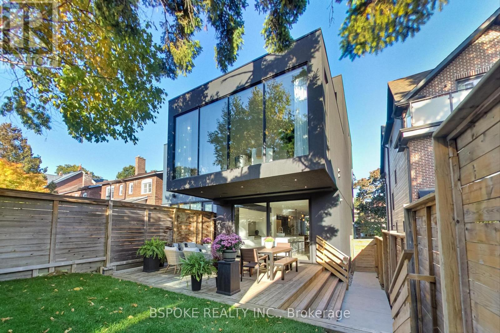 270 Indian Grove, Toronto, Ontario  M6P 2H5 - Photo 40 - W12796730