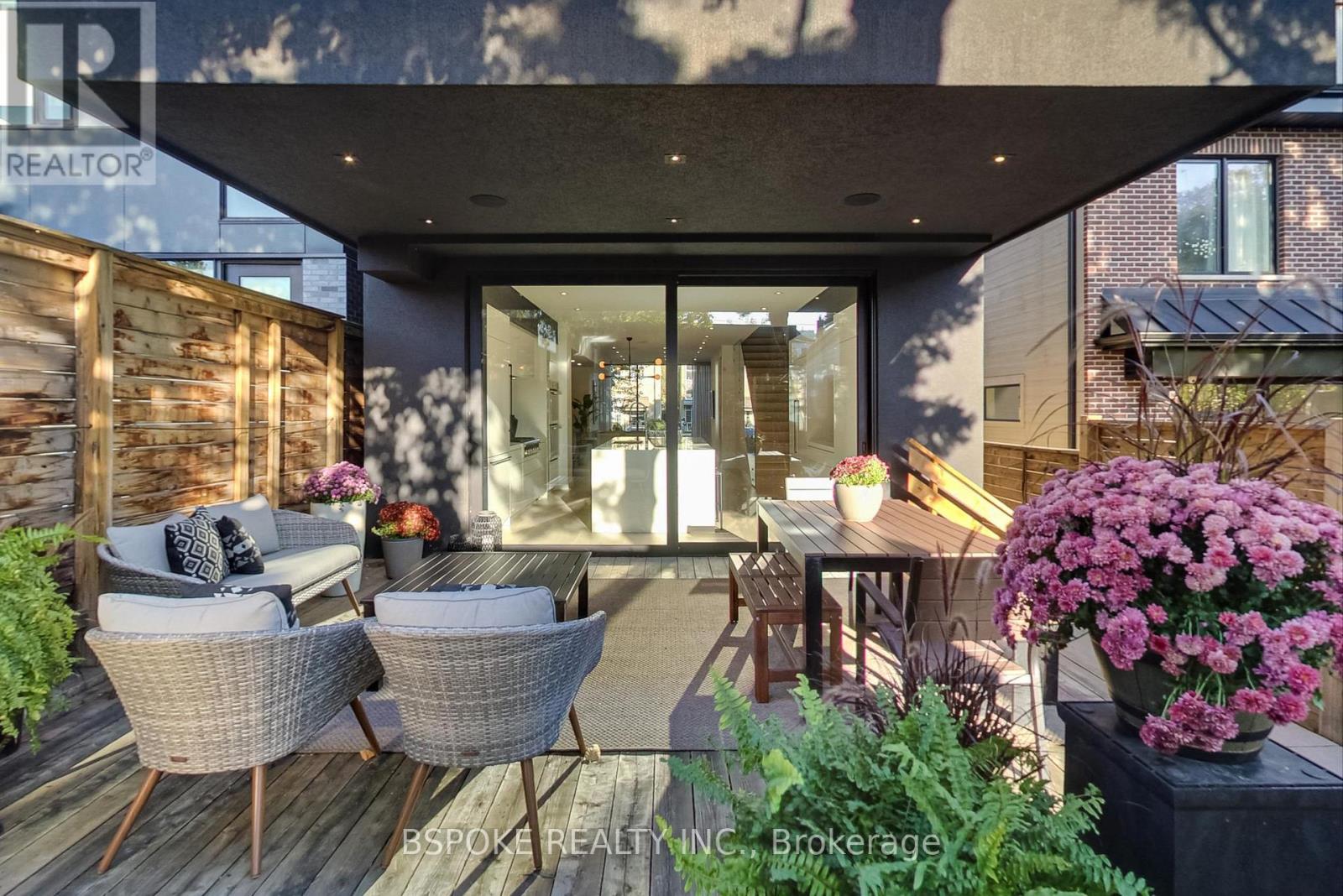 270 Indian Grove, Toronto, Ontario  M6P 2H5 - Photo 41 - W12796730