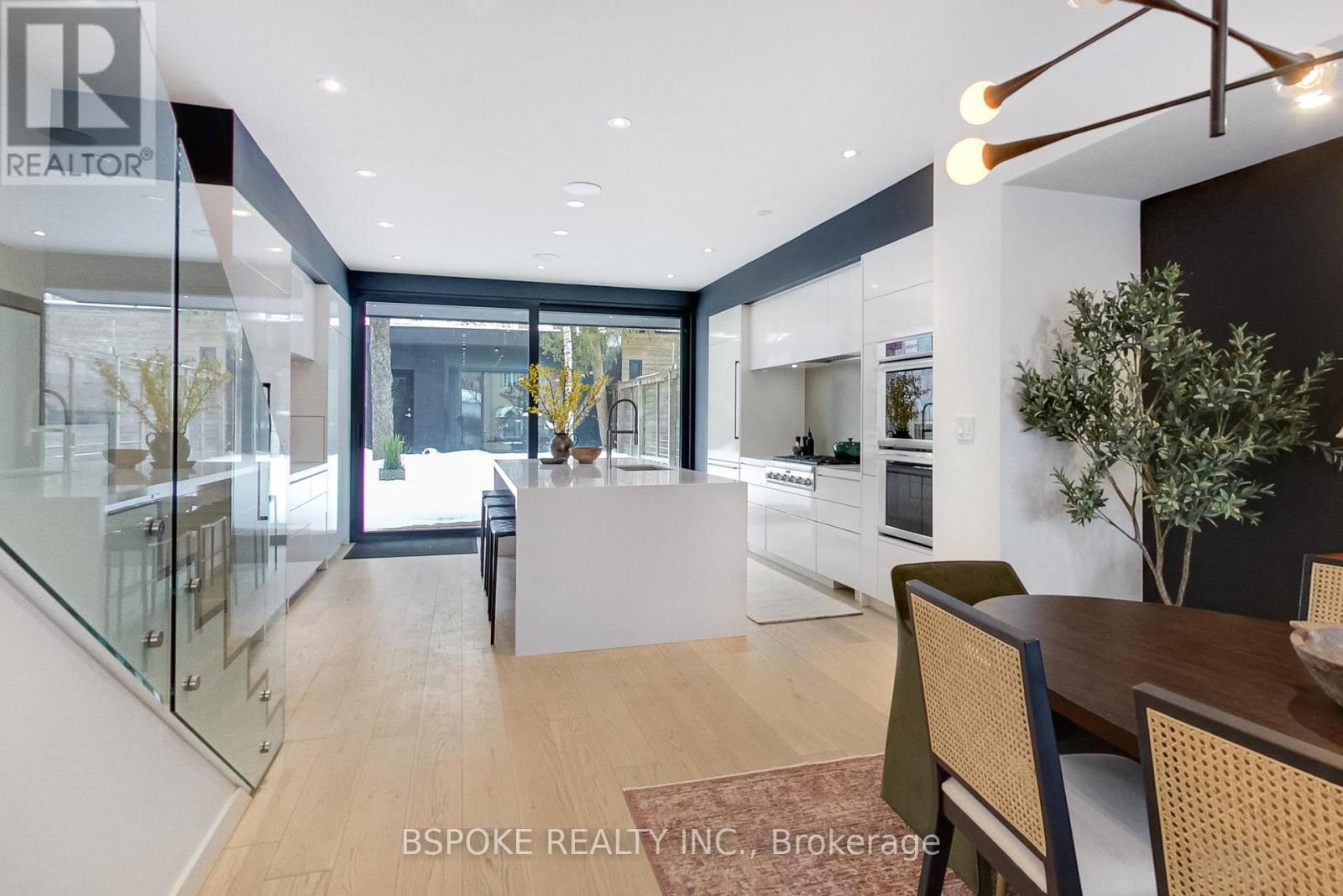 270 Indian Grove, Toronto, Ontario  M6P 2H5 - Photo 9 - W12796730