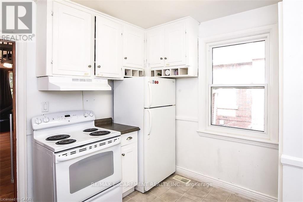 9 Gary Avenue, Hamilton, Ontario  L8S 1Y2 - Photo 2 - X12796610