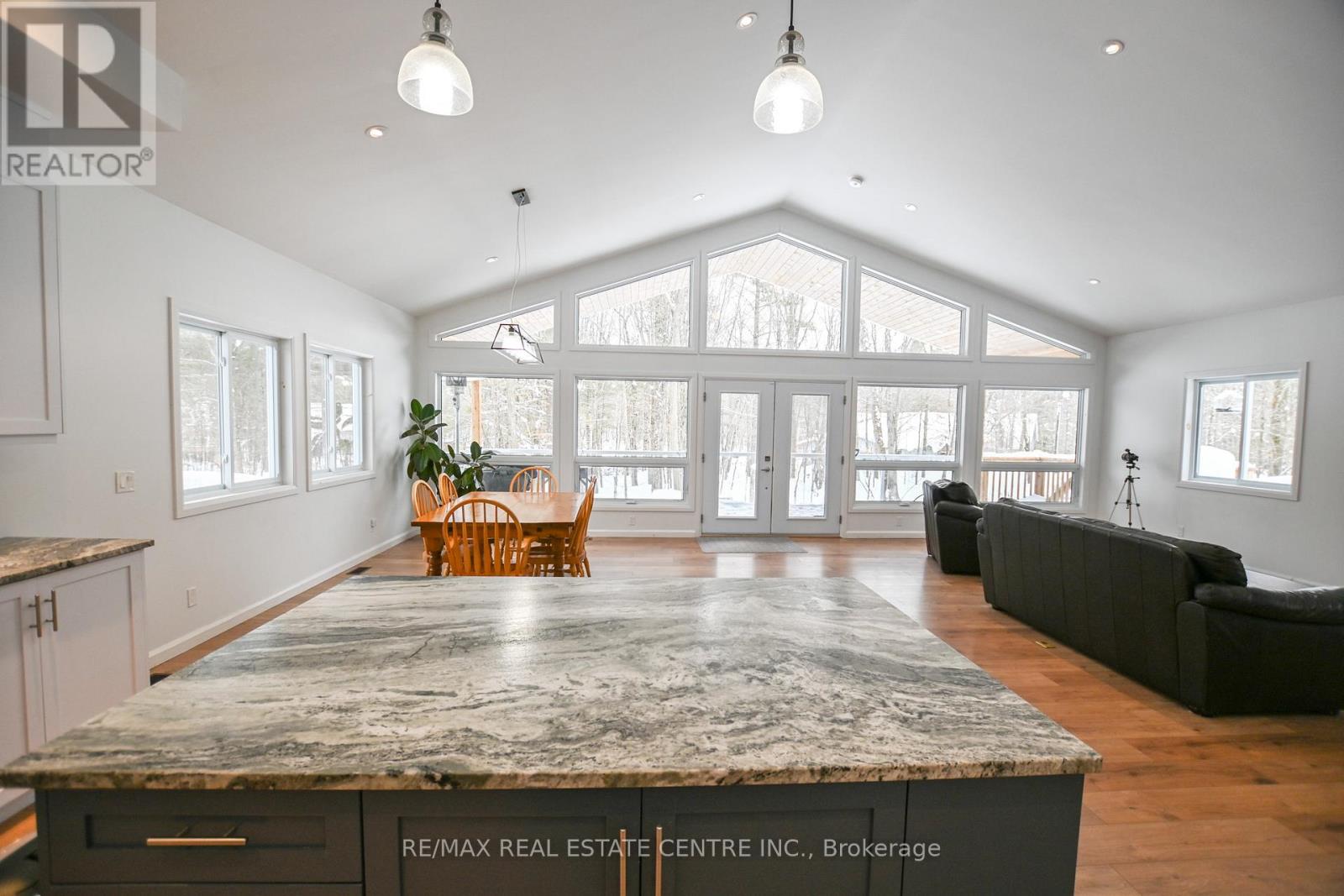 1033 North Shore Drive, Gravenhurst, Ontario  P1P 1R1 - Photo 12 - X12796636