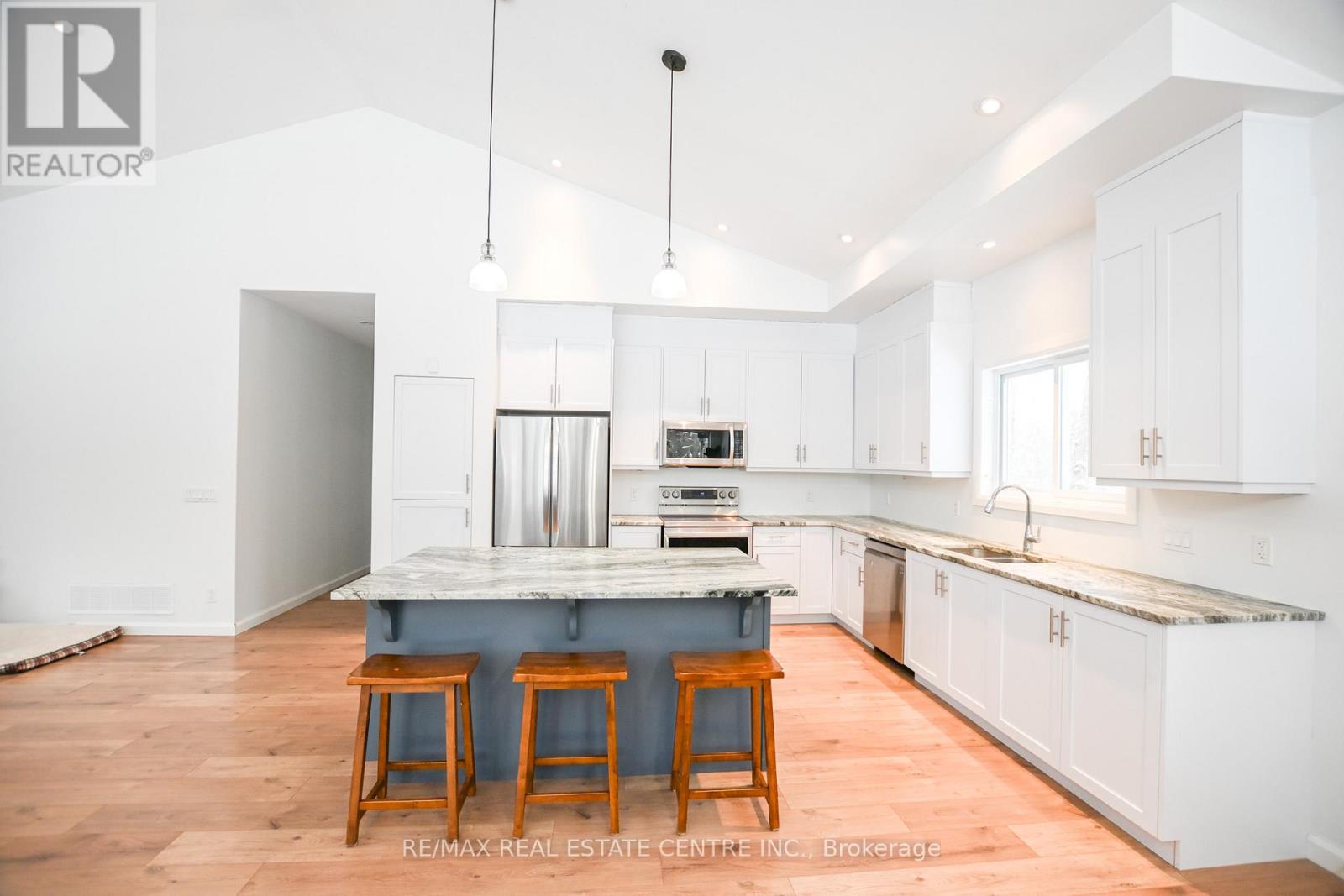 1033 North Shore Drive, Gravenhurst, Ontario  P1P 1R1 - Photo 4 - X12796636