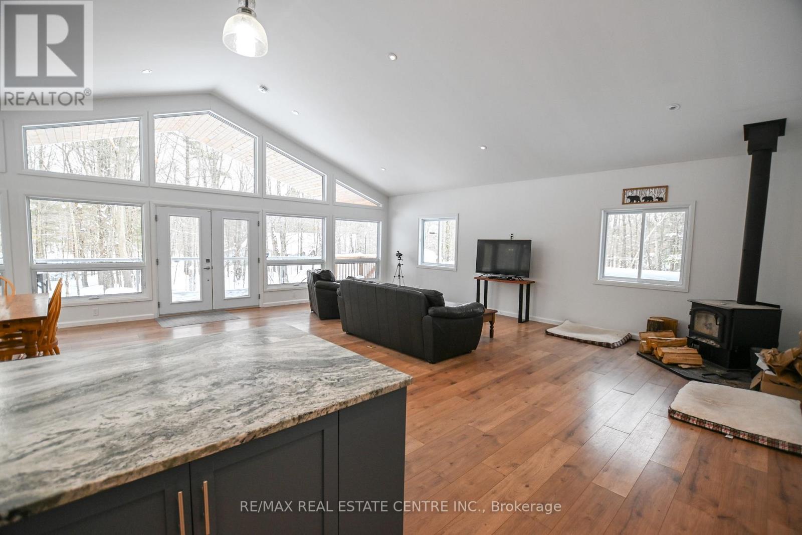 1033 North Shore Drive, Gravenhurst, Ontario  P1P 1R1 - Photo 7 - X12796636