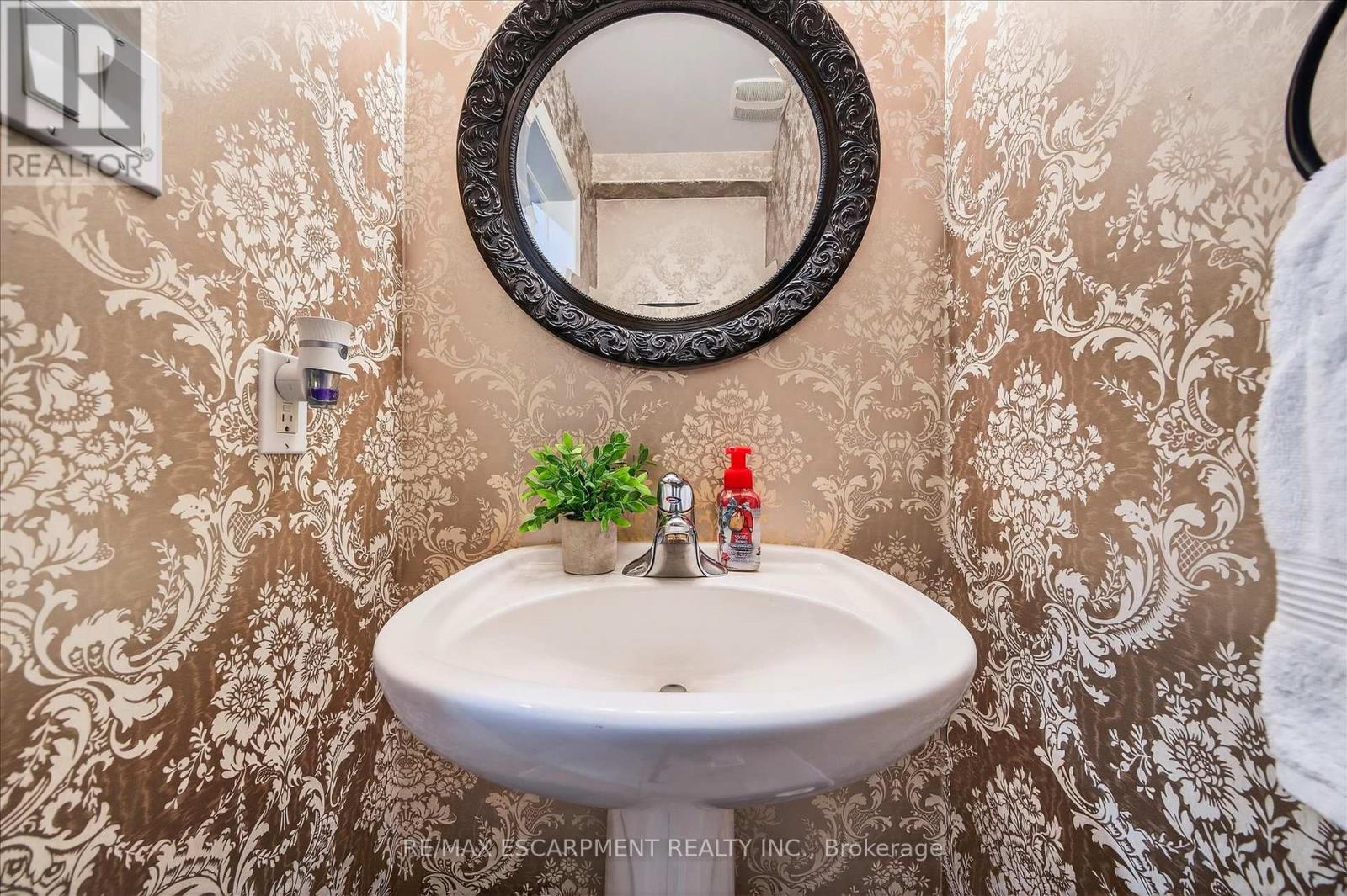 186 Great Oak Trail, Hamilton, Ontario  L0R 1C0 - Photo 28 - X12796714