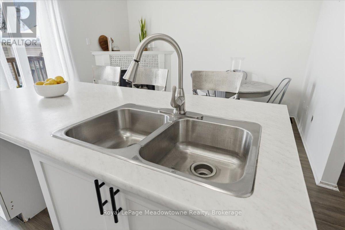 98 Roxton Road, Oakville, Ontario  L6H 6V4 - Photo 14 - W12796916