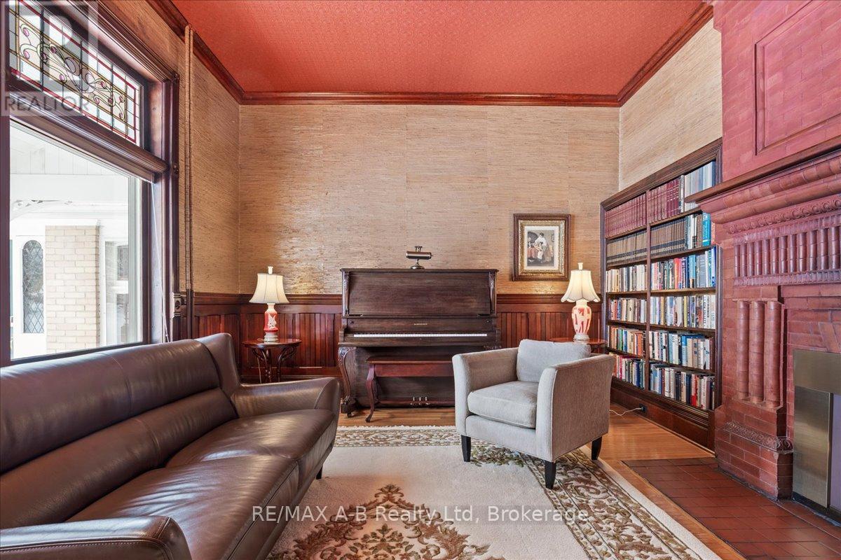 63 Centre Street, Stratford, Ontario  N5A 1E4 - Photo 12 - X12796820