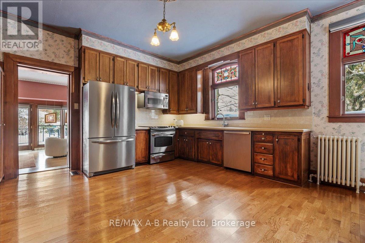 63 Centre Street, Stratford, Ontario  N5A 1E4 - Photo 14 - X12796820