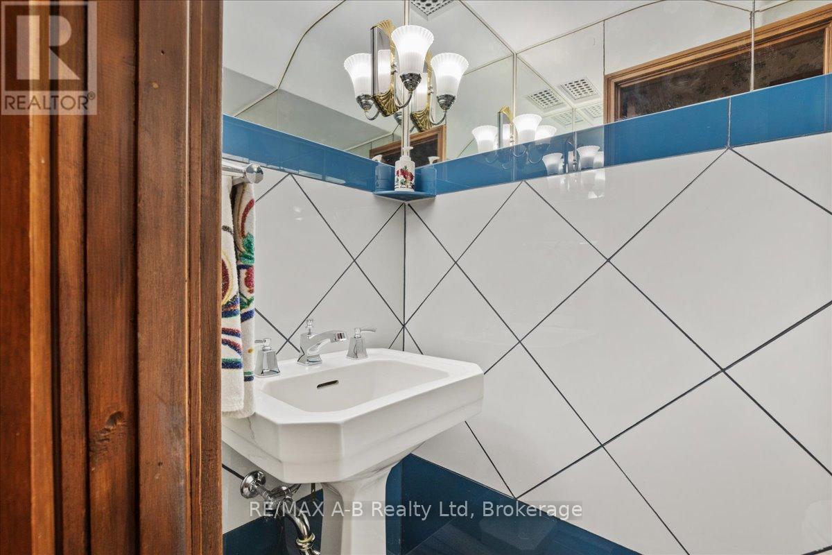 63 Centre Street, Stratford, Ontario  N5A 1E4 - Photo 18 - X12796820