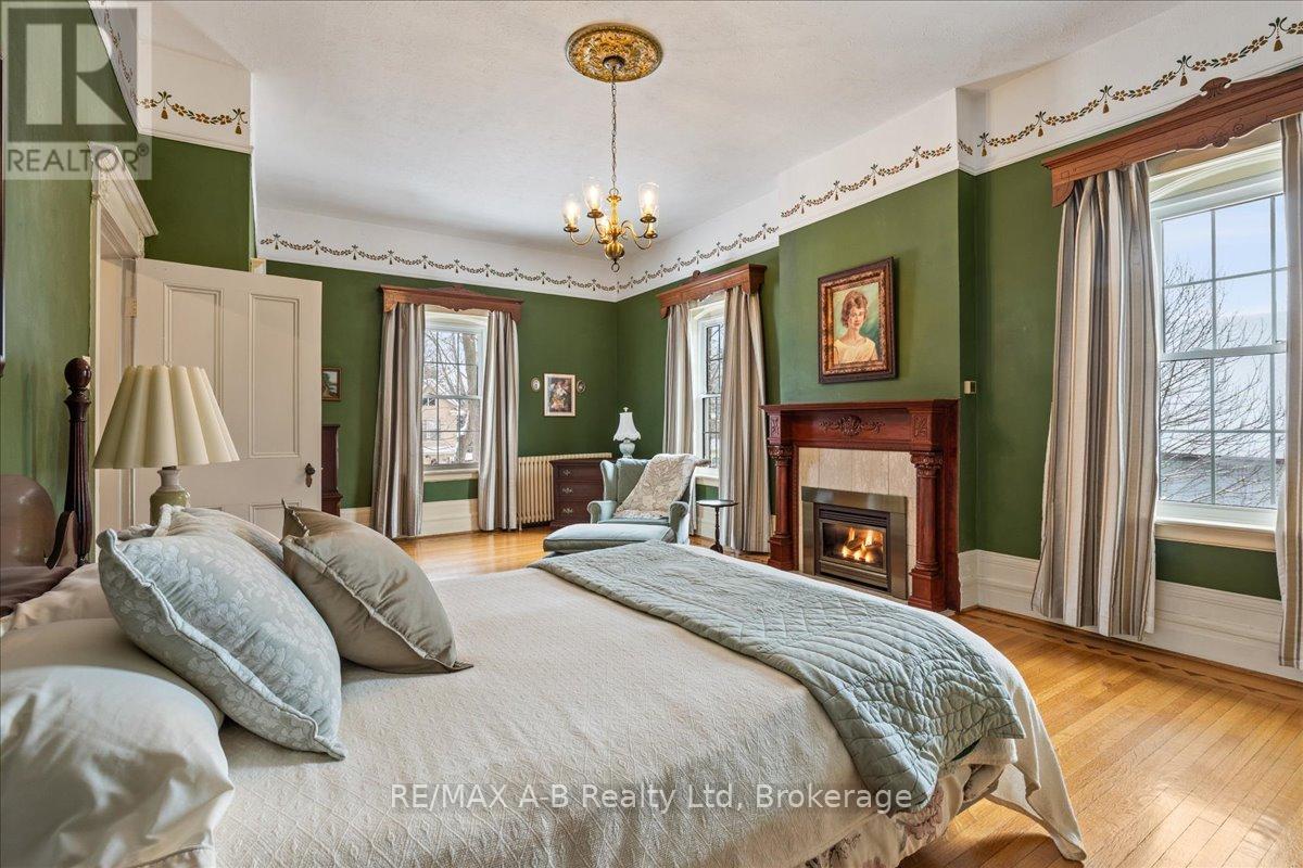 63 Centre Street, Stratford, Ontario  N5A 1E4 - Photo 29 - X12796820