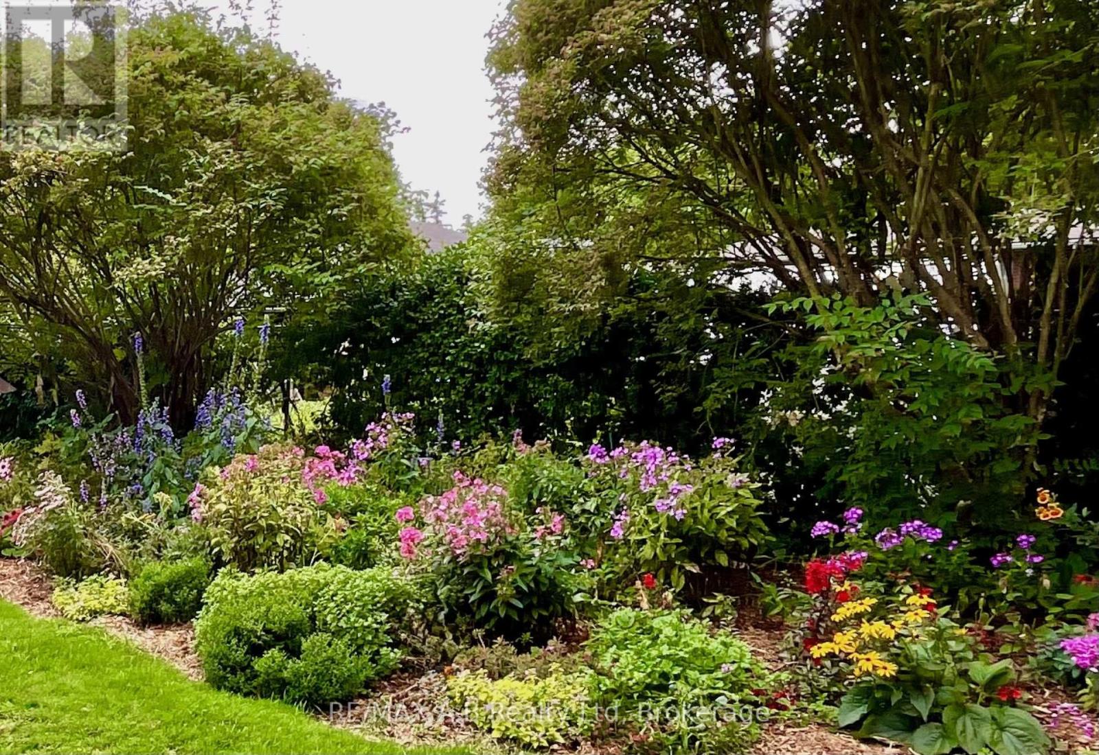 63 Centre Street, Stratford, Ontario  N5A 1E4 - Photo 46 - X12796820