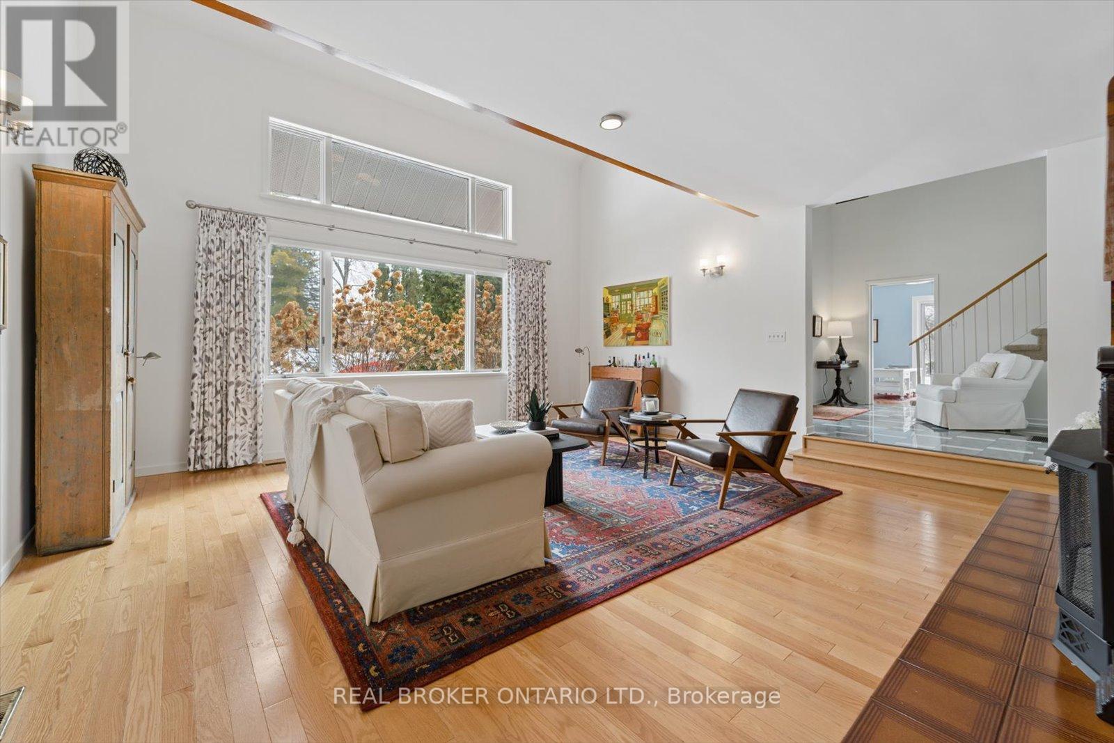 1449 Champlain Drive, Peterborough, Ontario  K9L 1N3 - Photo 5 - X12796784