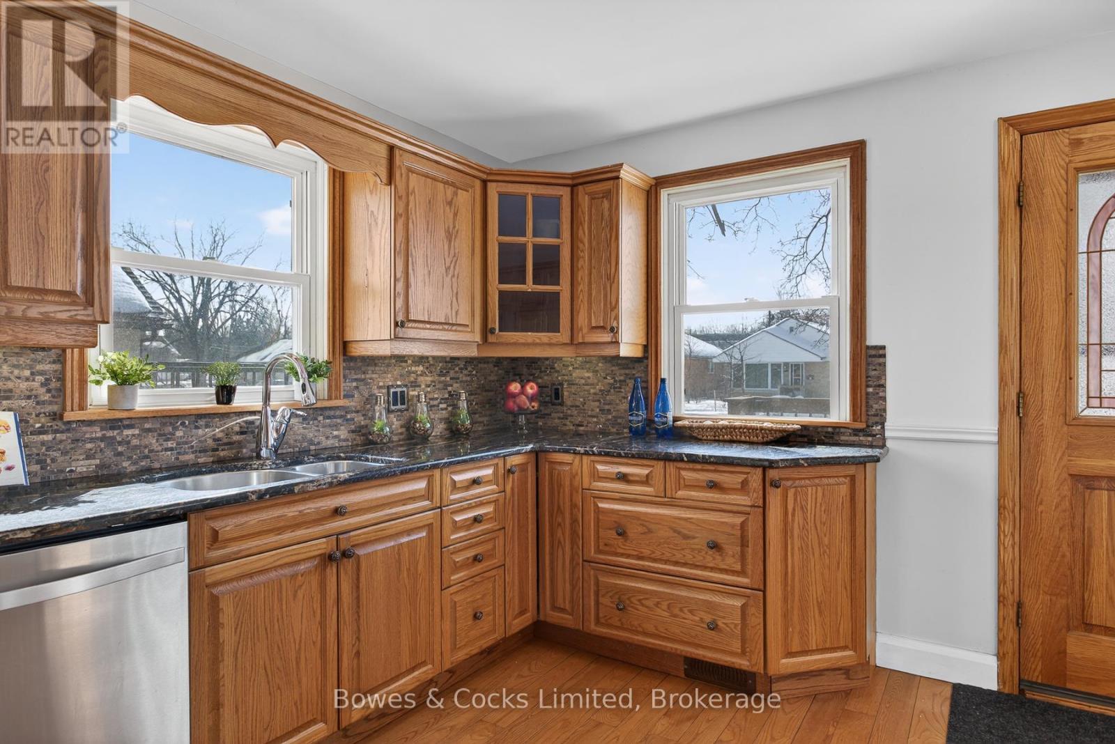 820 Nicholls Street, Peterborough, Ontario  K9H 5T8 - Photo 10 - X12796860