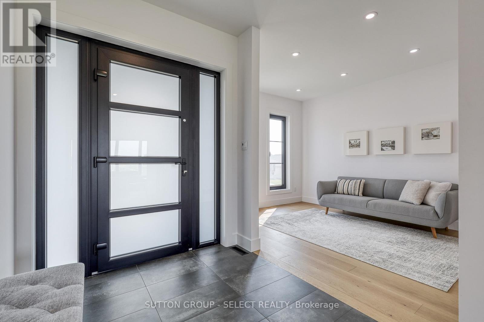 61 Crestview Drive, Middlesex Centre, Ontario  N0L 1R0 - Photo 4 - X12796792