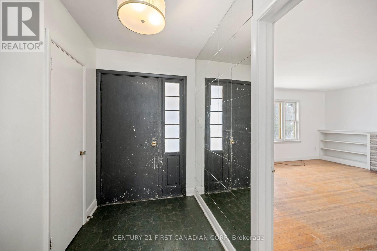 518 Upper Queen Street, London South, Ontario  N6C 3T9 - Photo 5 - X12796928