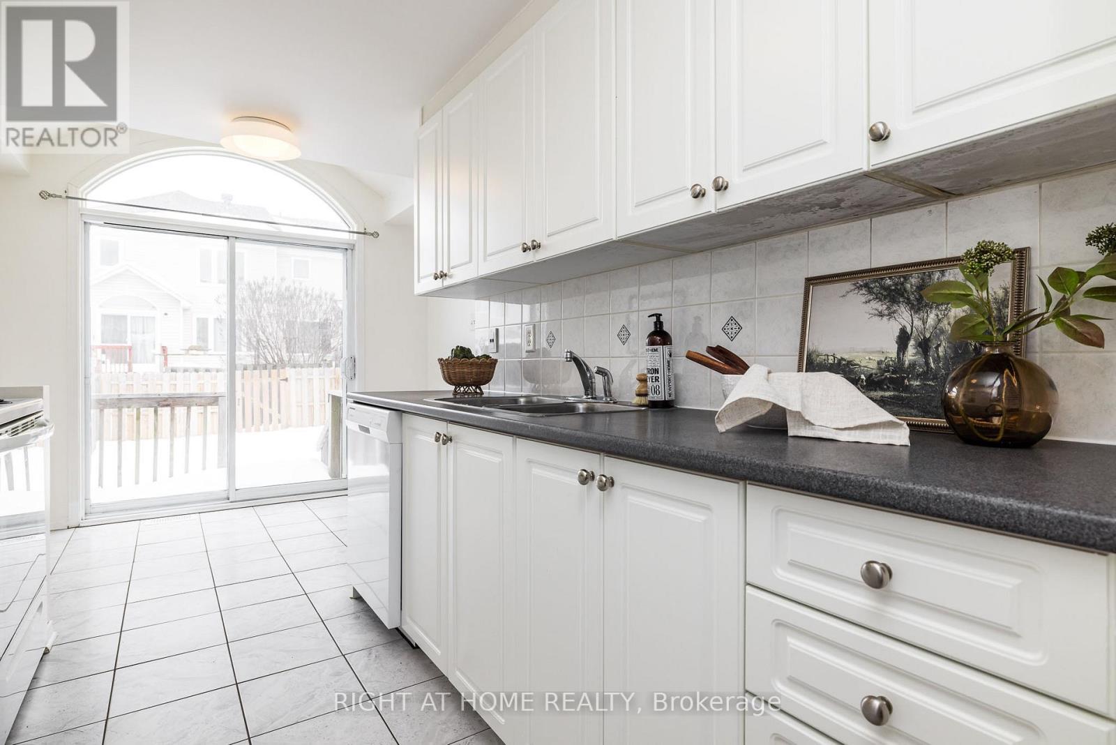 59 Scampton Drive, Ottawa, Ontario  K2W 1E7 - Photo 10 - X12796942