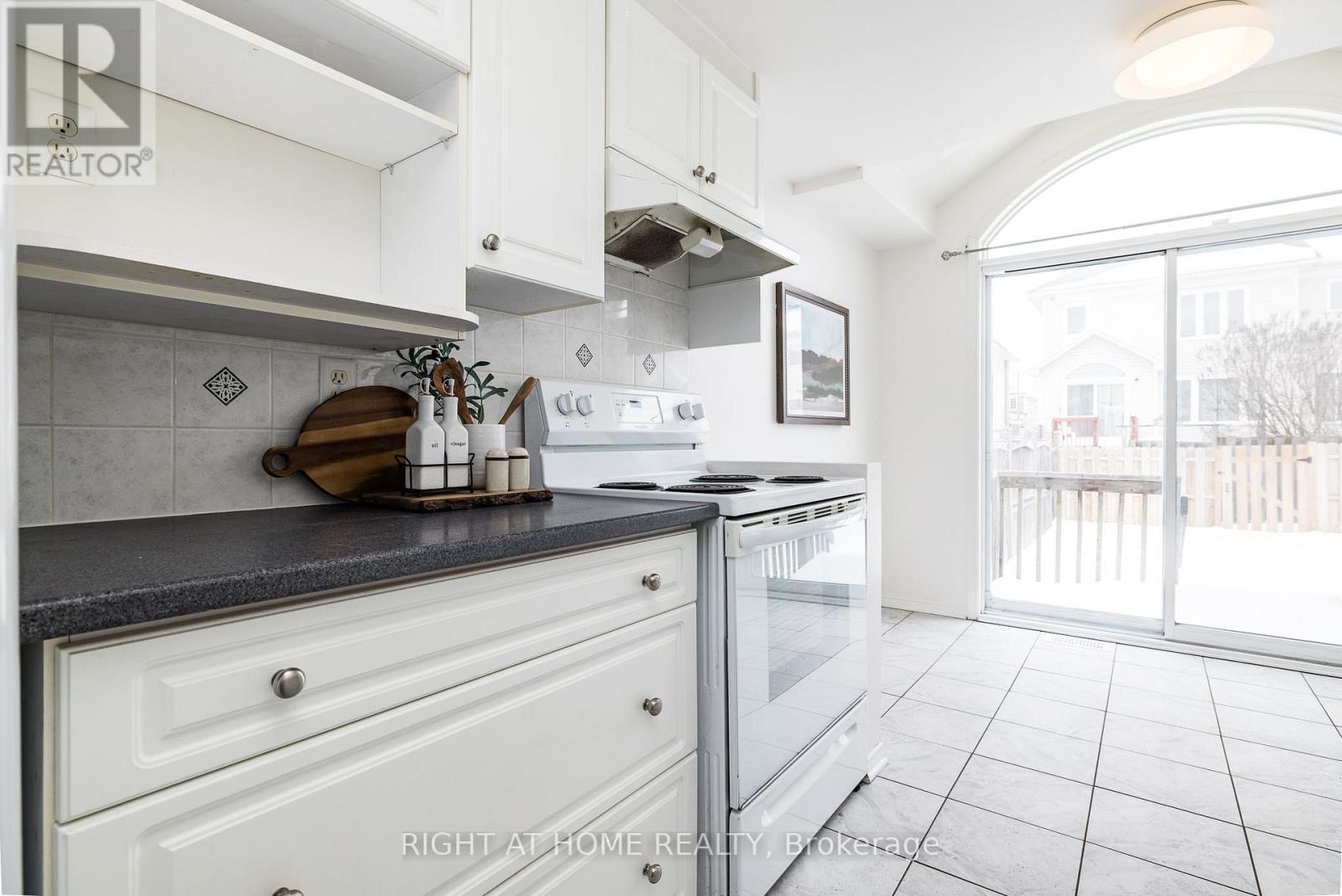 59 Scampton Drive, Ottawa, Ontario  K2W 1E7 - Photo 11 - X12796942