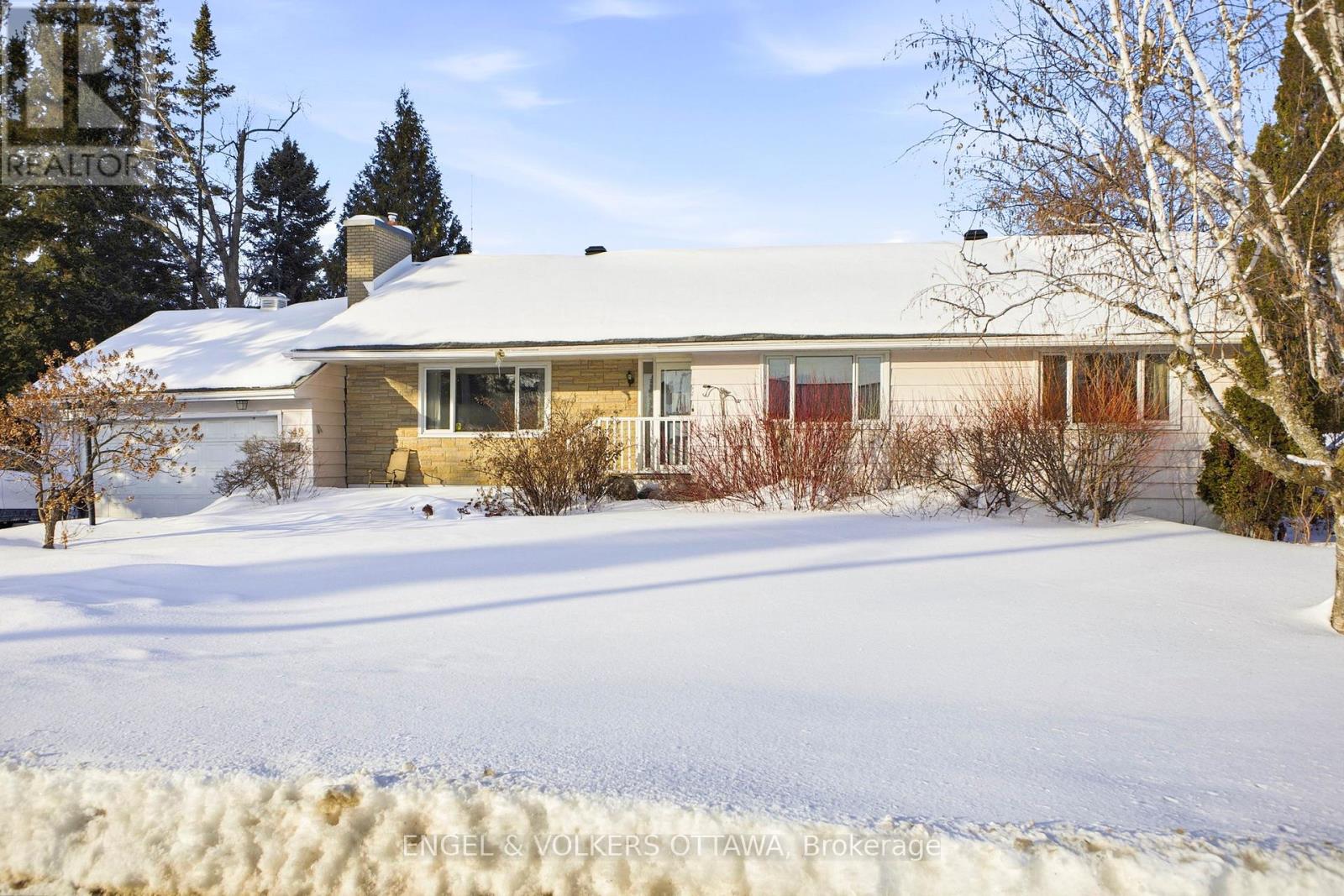 49 Inverness Avenue, Ottawa, Ontario  K2E 6N6 - Photo 1 - X12797082